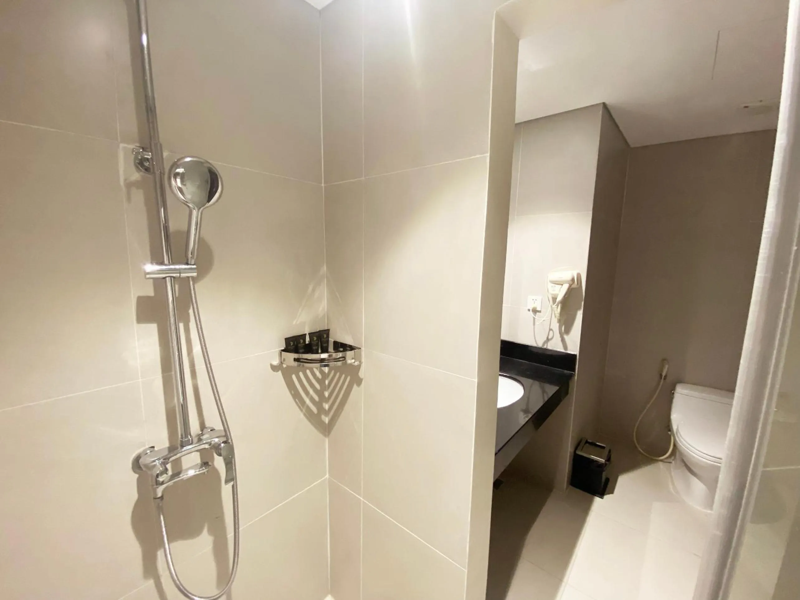 Shower in Dai Viet Hotel