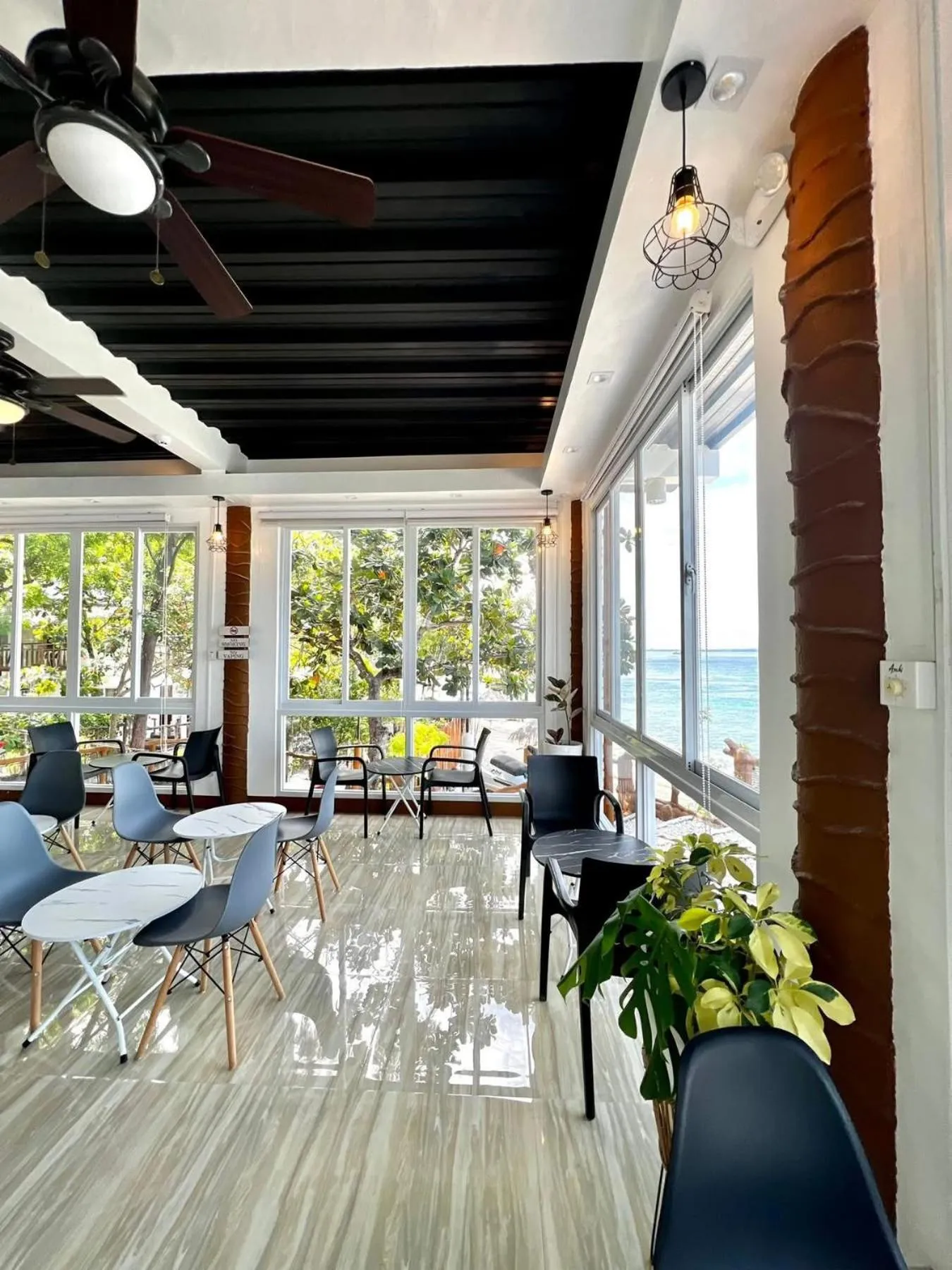 Restaurant/places to eat in Santander Pebble Beach Resort