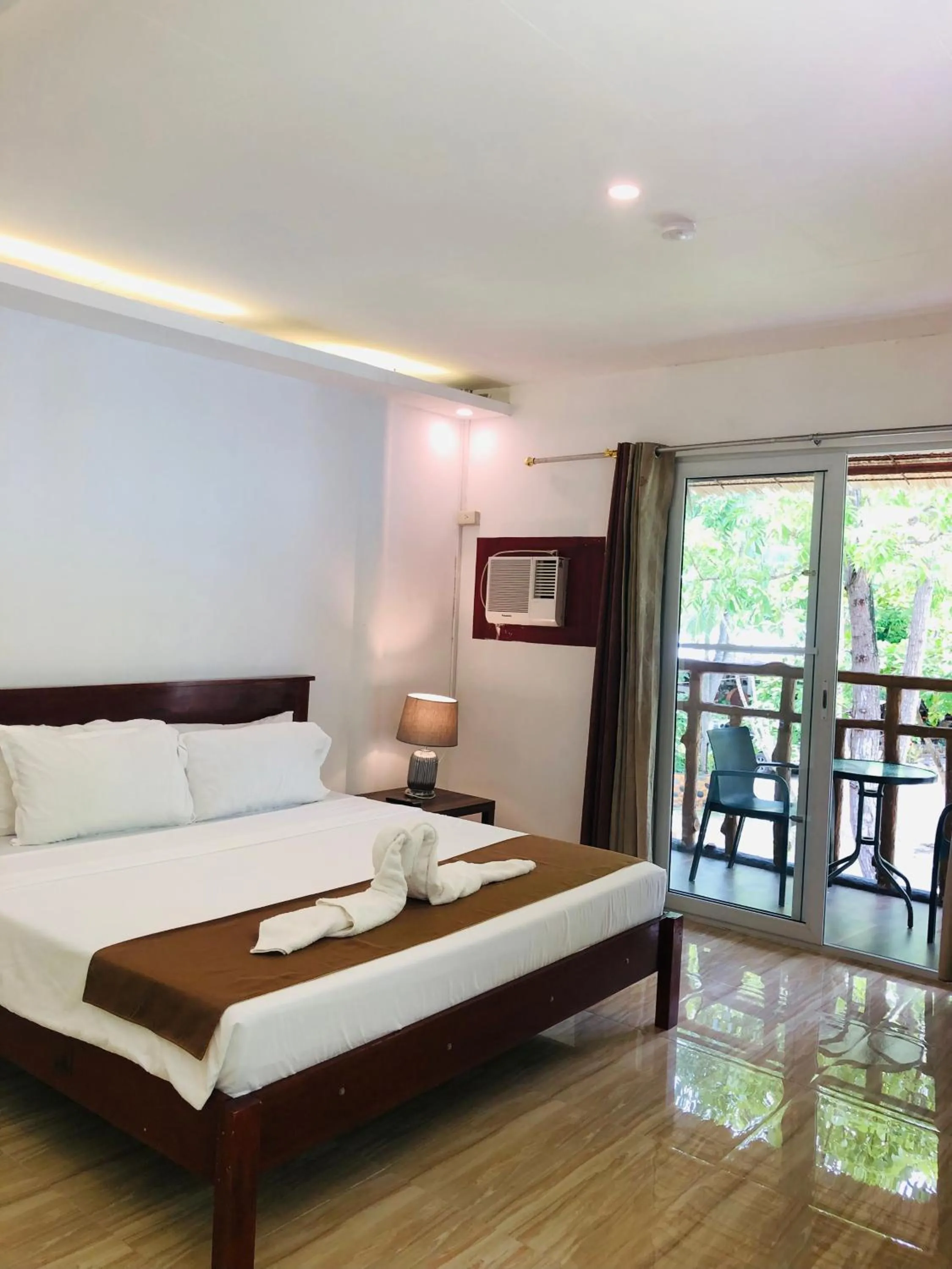 Bed in Santander Pebble Beach Resort