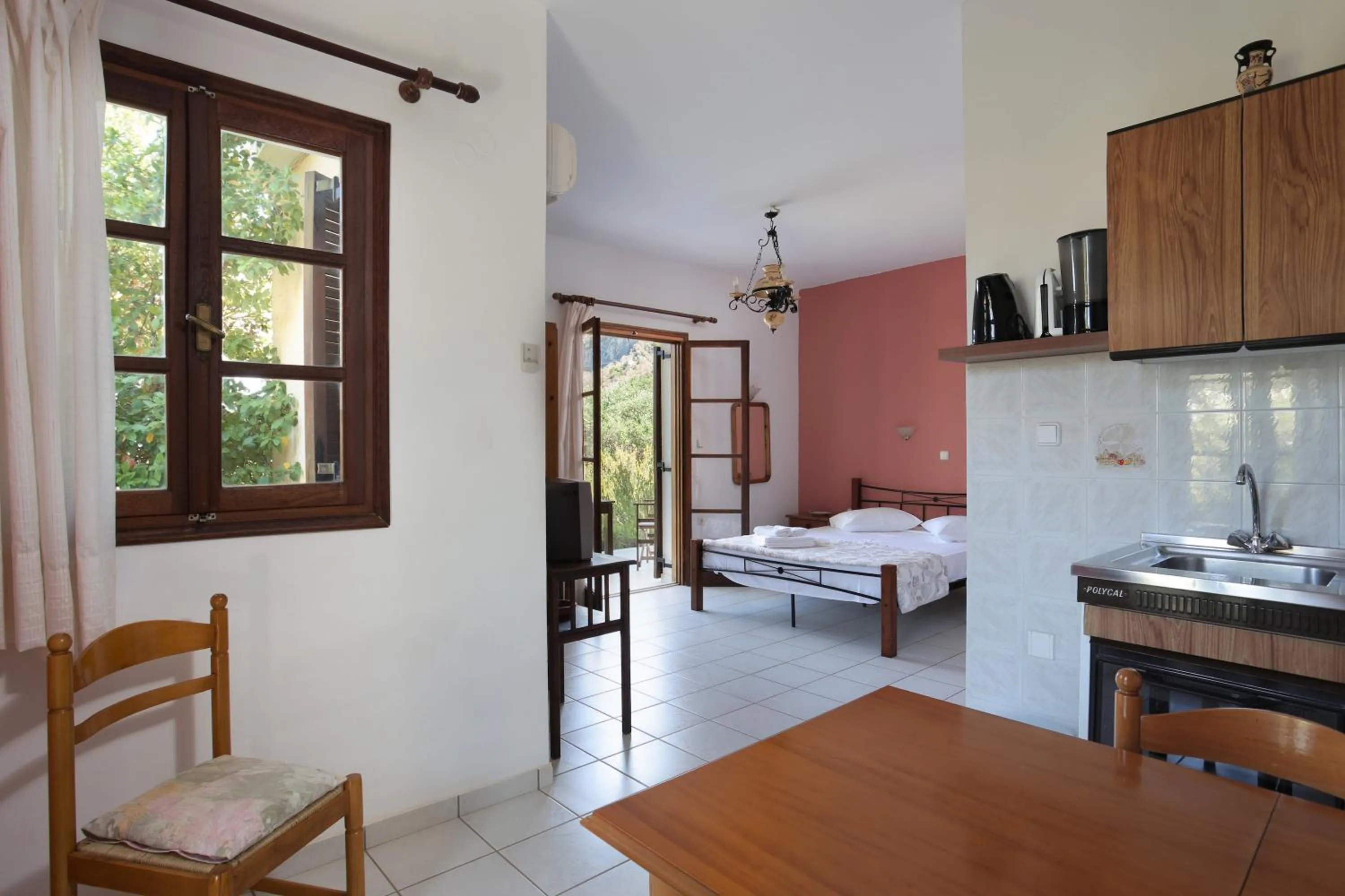 Kitchen or kitchenette, Bed in Monemvasia Village (ex Topalti)