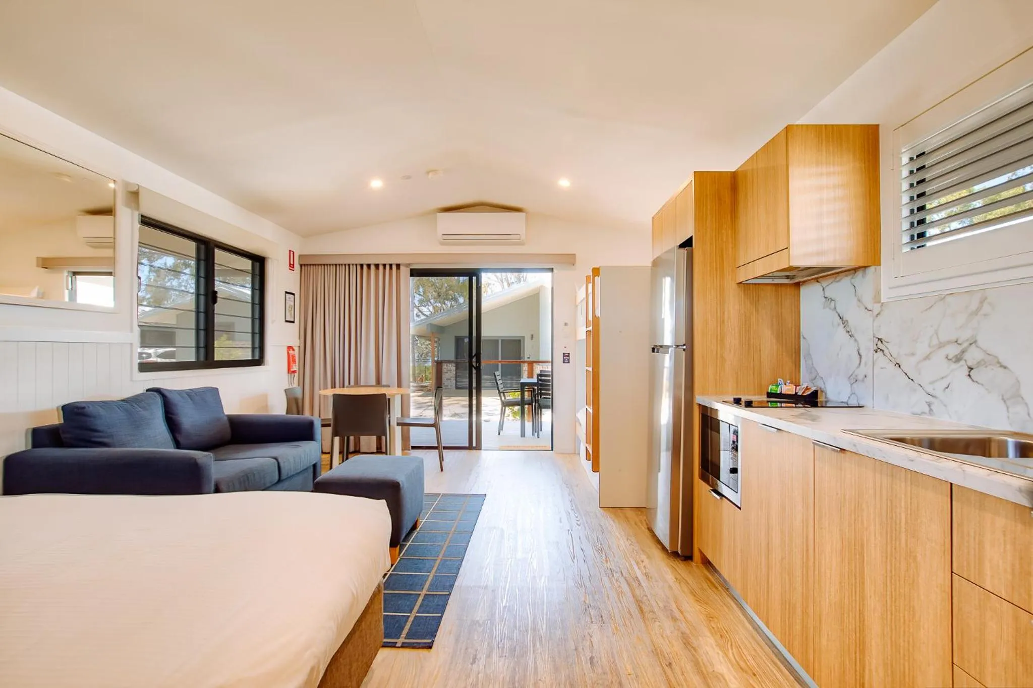 Kitchen or kitchenette, Bed in BIG4 Sandstone Point Holiday Resort Bribie Island