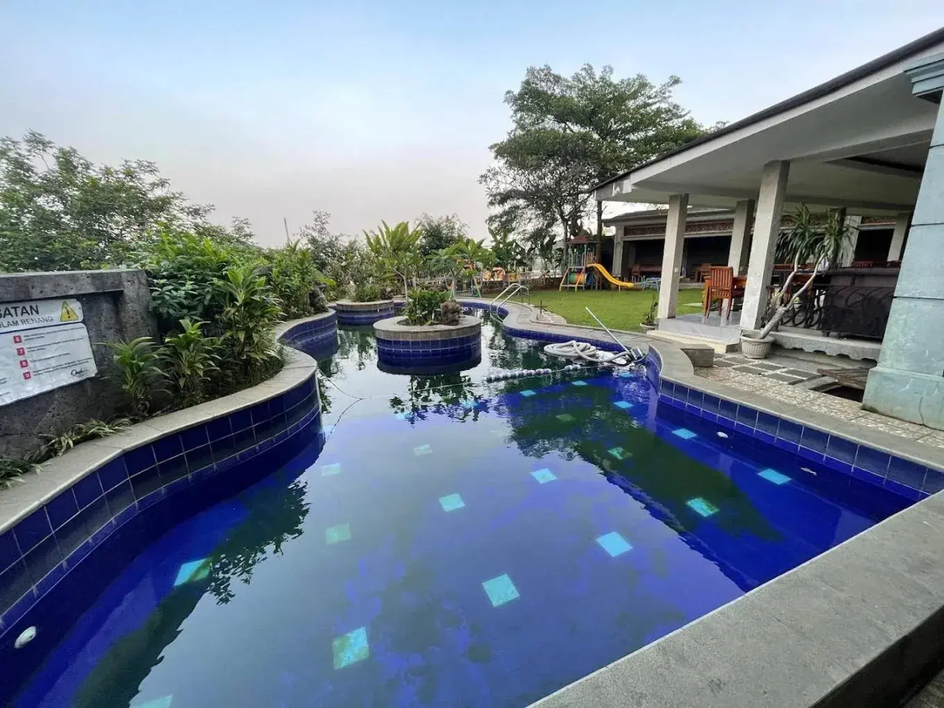 Swimming pool in Onih Hotel Swimming pool in Onih Hotel