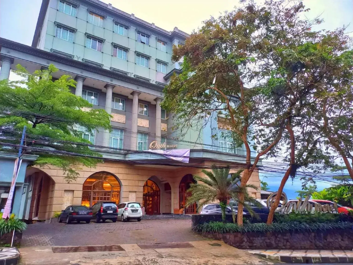 Property building in Onih Hotel Property building in Onih Hotel