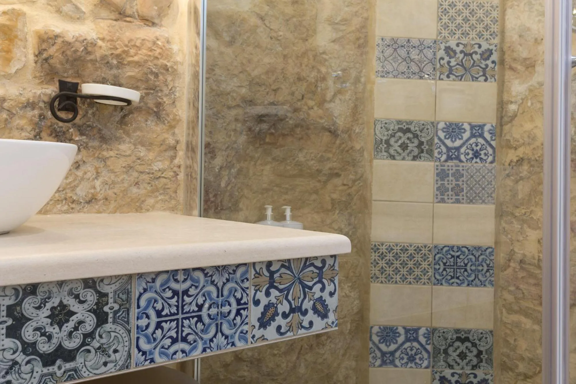 Shower in Evoca