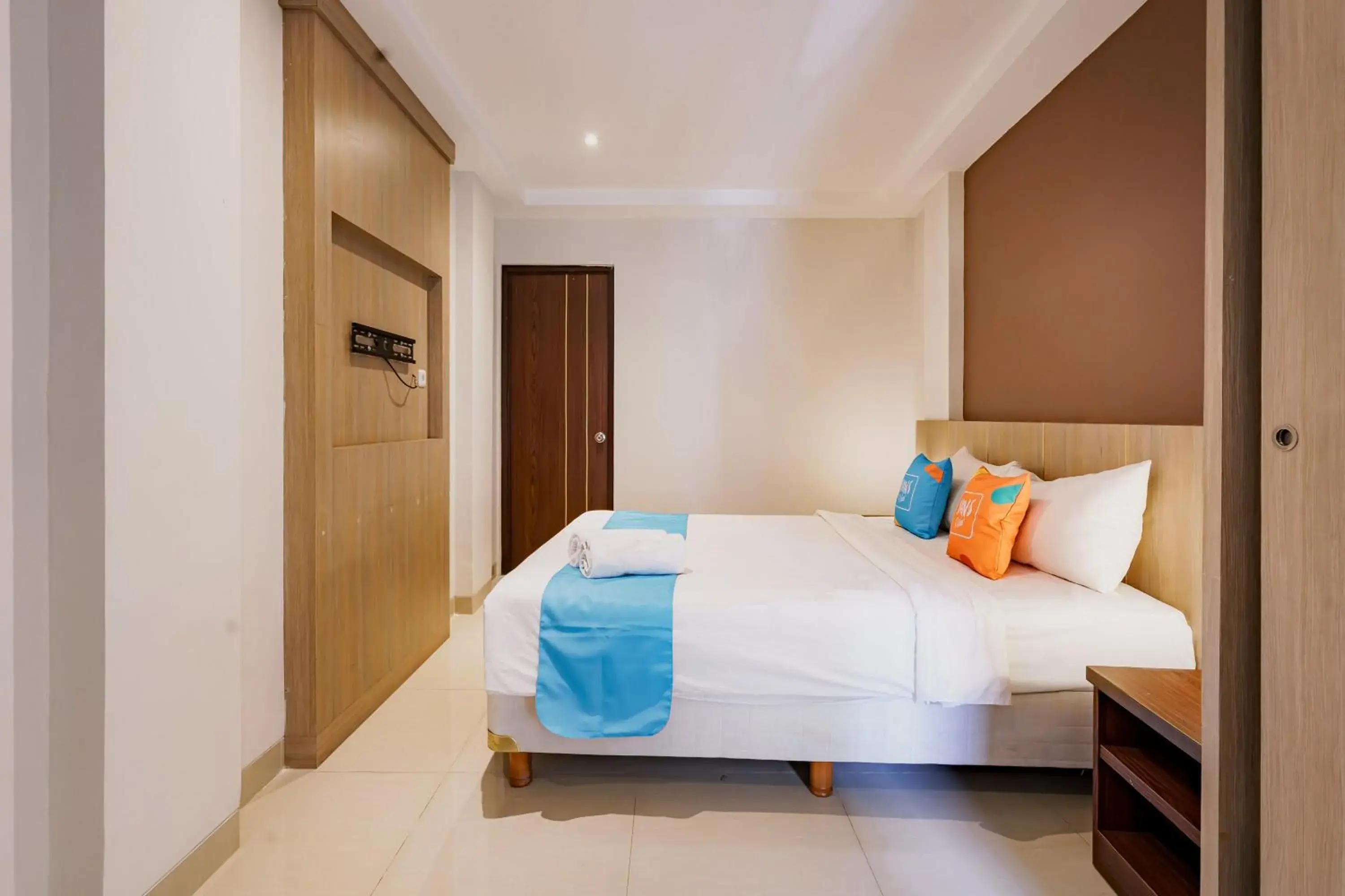 Bedroom, Bed in Sans Vibes Jasmine Suite TB Simatupang Bedroom, Bed in Sans Vibes Jasmine Suite TB Simatupang