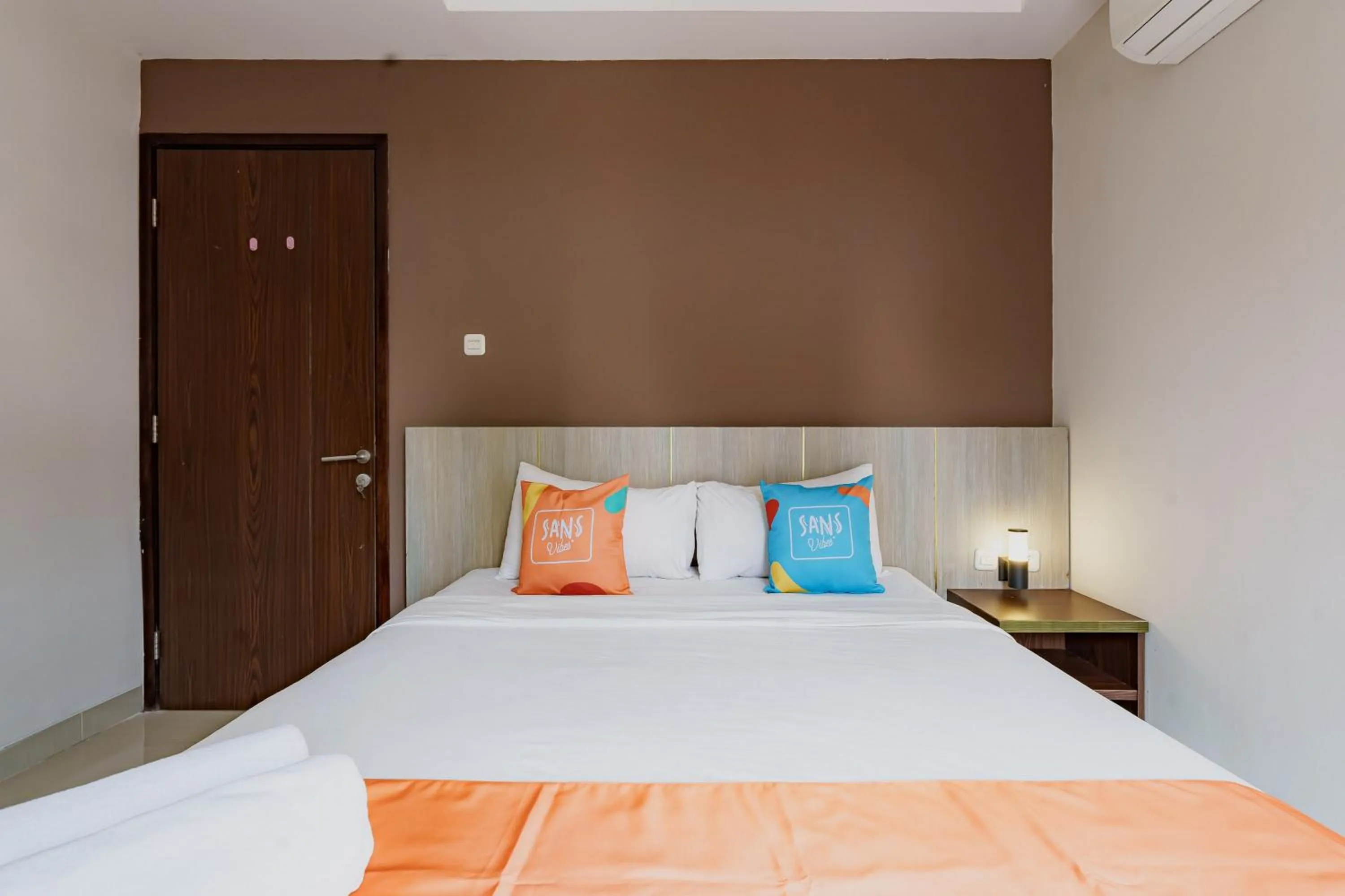 Bedroom, Bed in Sans Vibes Jasmine Suite TB Simatupang