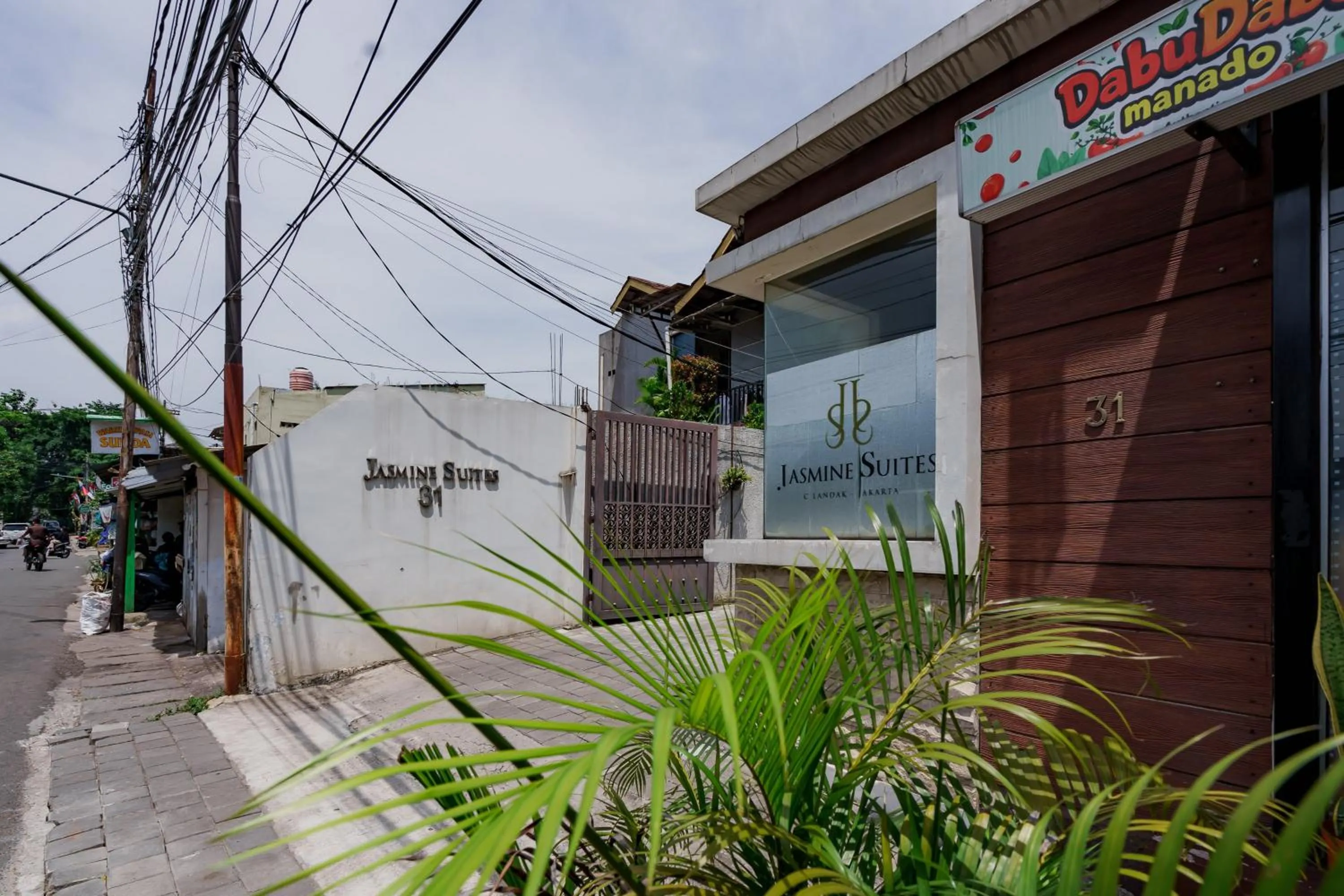 Property building in Sans Vibes Jasmine Suite TB Simatupang