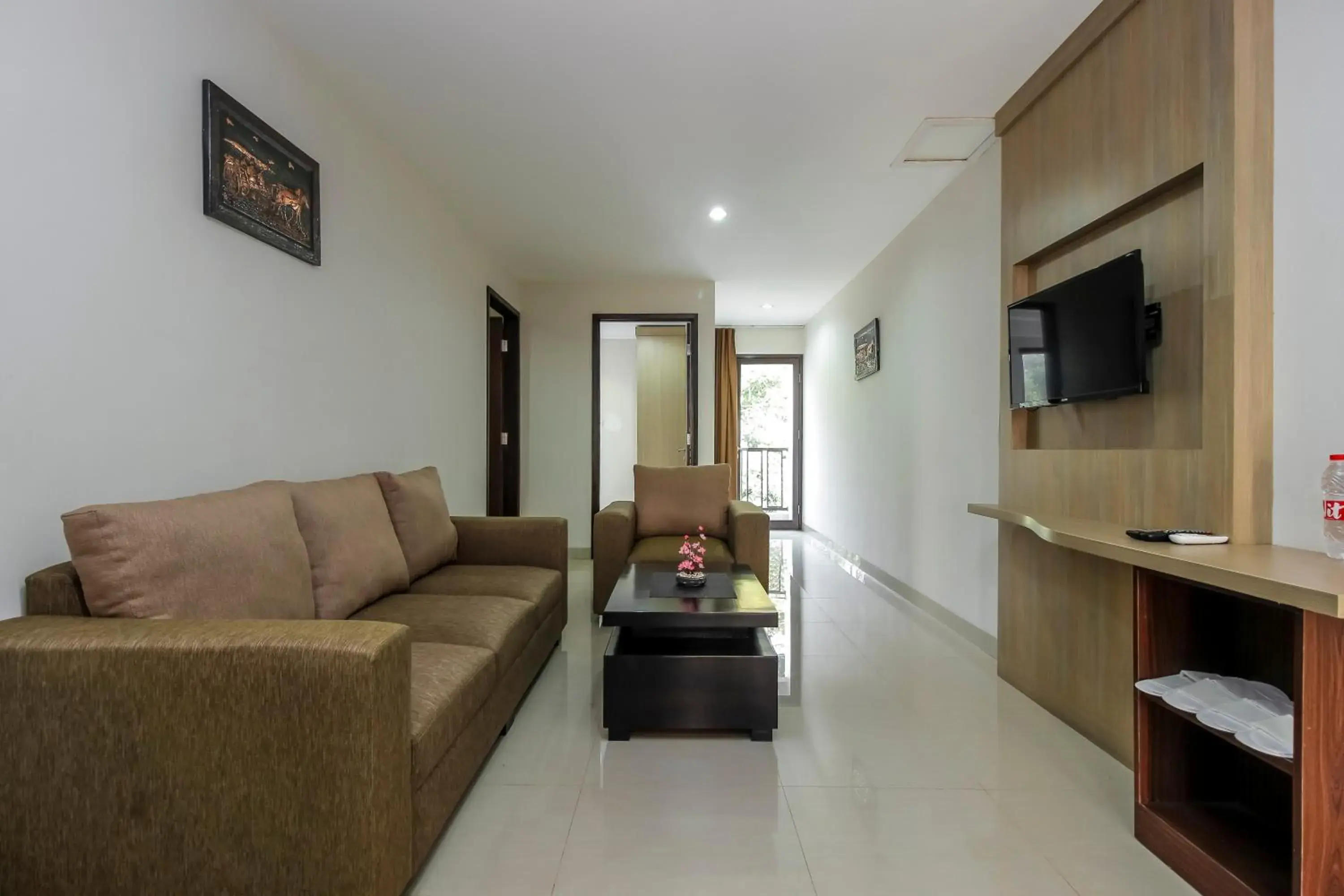 Living room in RedDoorz Plus @ TB Simatupang Living room in RedDoorz Plus @ TB Simatupang