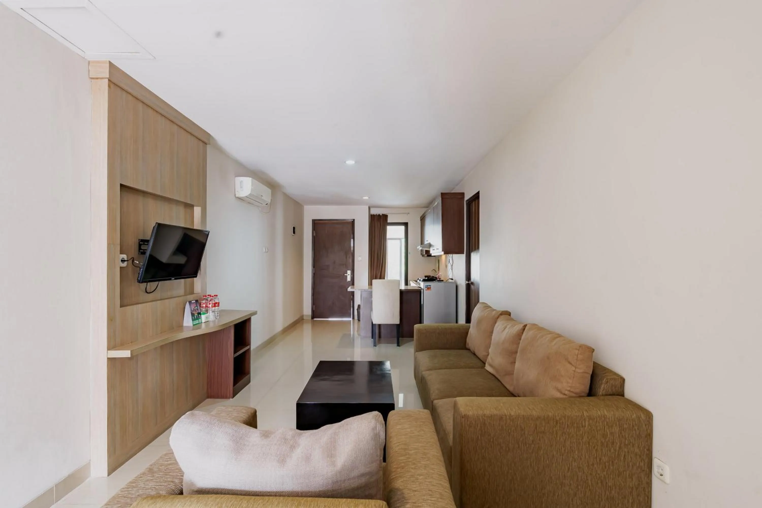 Seating area in Sans Vibes Jasmine Suite TB Simatupang