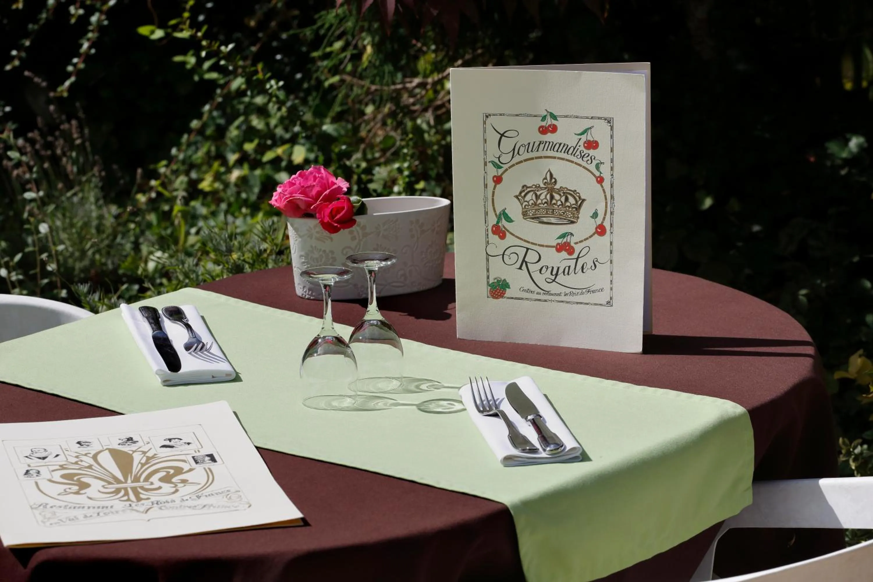 Balcony/Terrace in Contact Hôtel de France Contres-Beauval-Cheverny