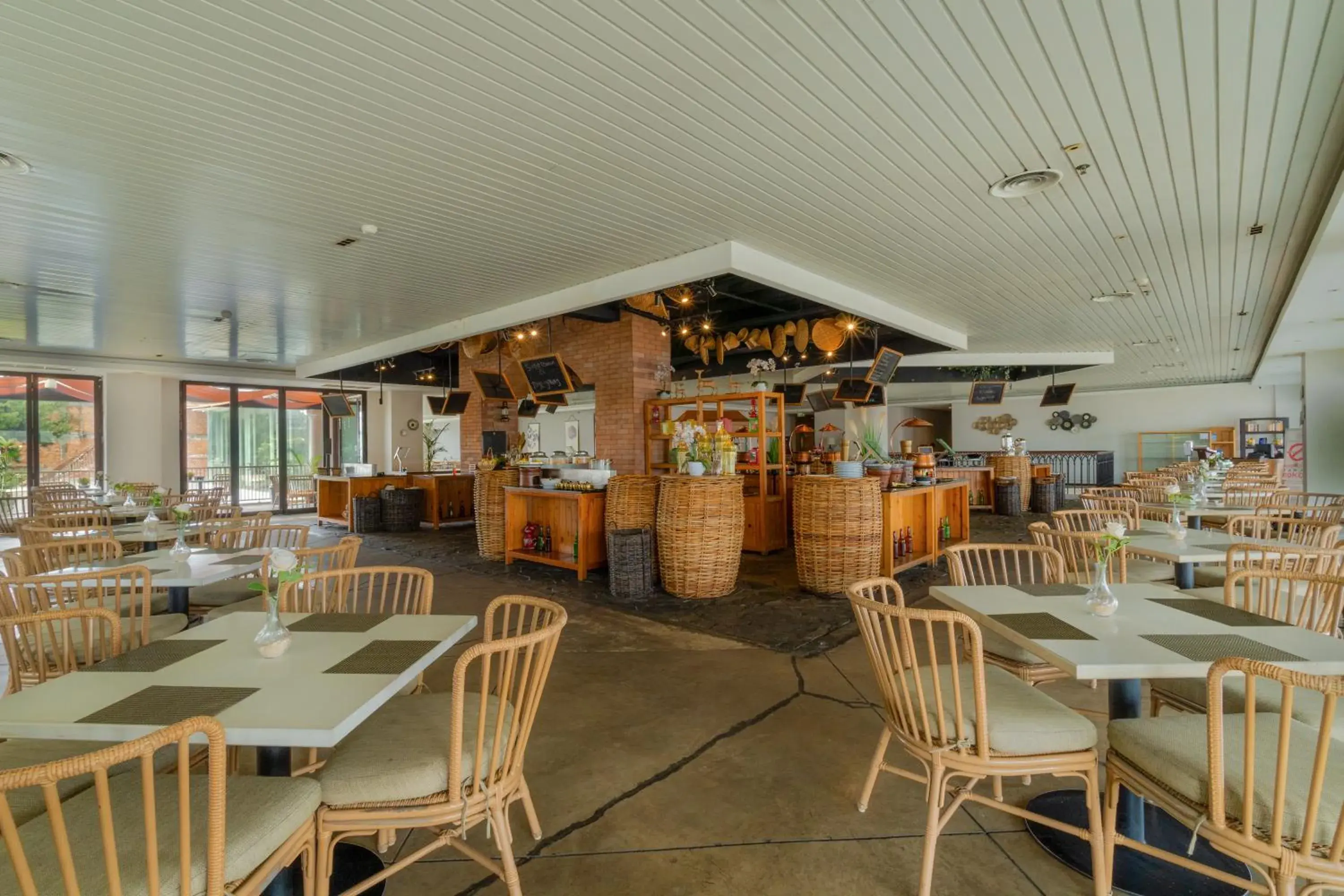 Restaurant/places to eat in Royal Padjadjaran Hotel Restaurant/places to eat in Royal Padjadjaran Hotel