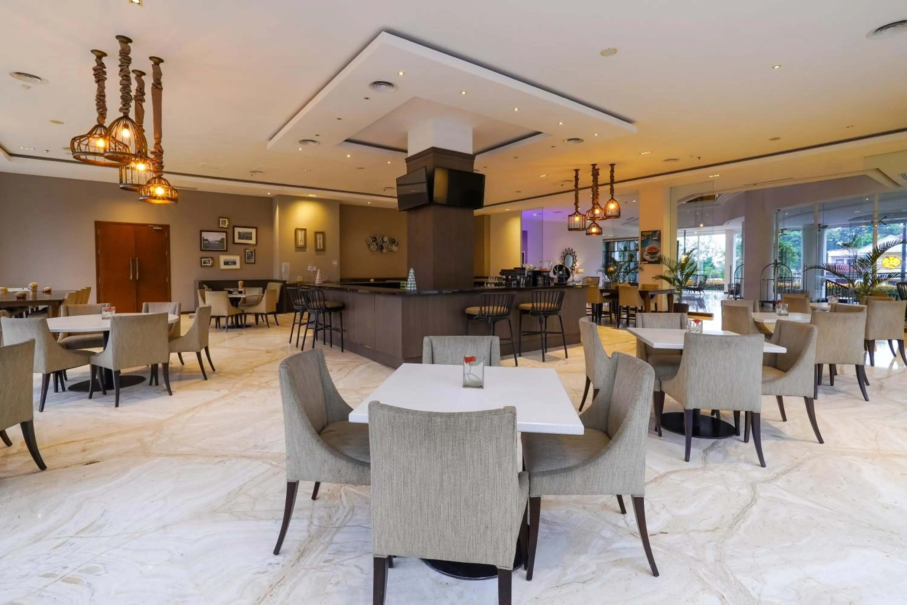 Restaurant/places to eat in Royal Padjadjaran Hotel