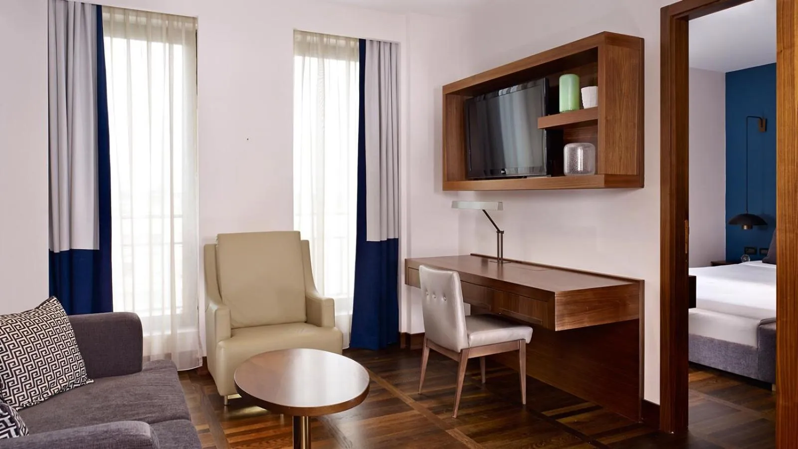 TV and multimedia, Bed in Metropol Palace, Belgrade