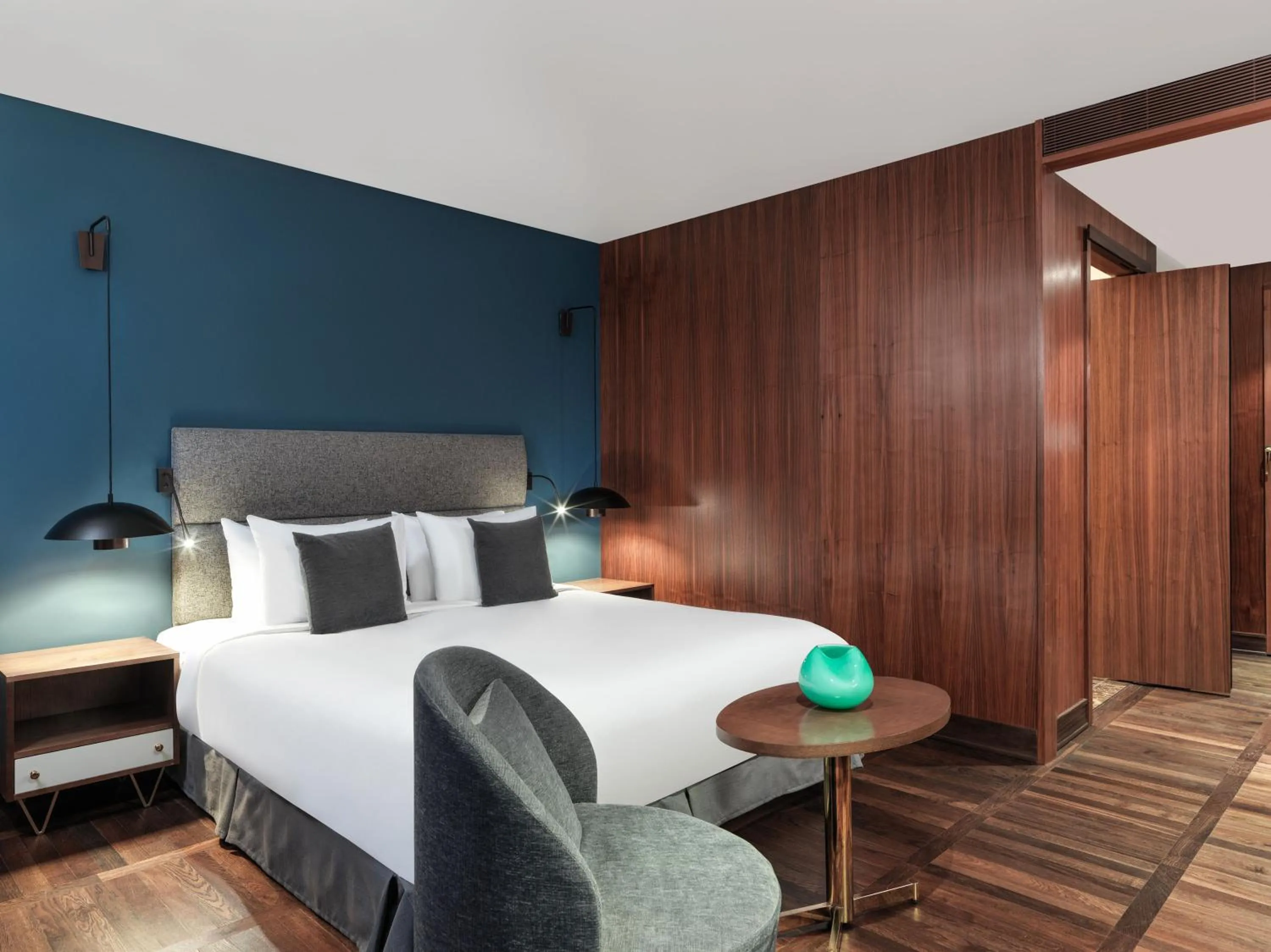 Bedroom, Bed in Metropol Palace, Belgrade