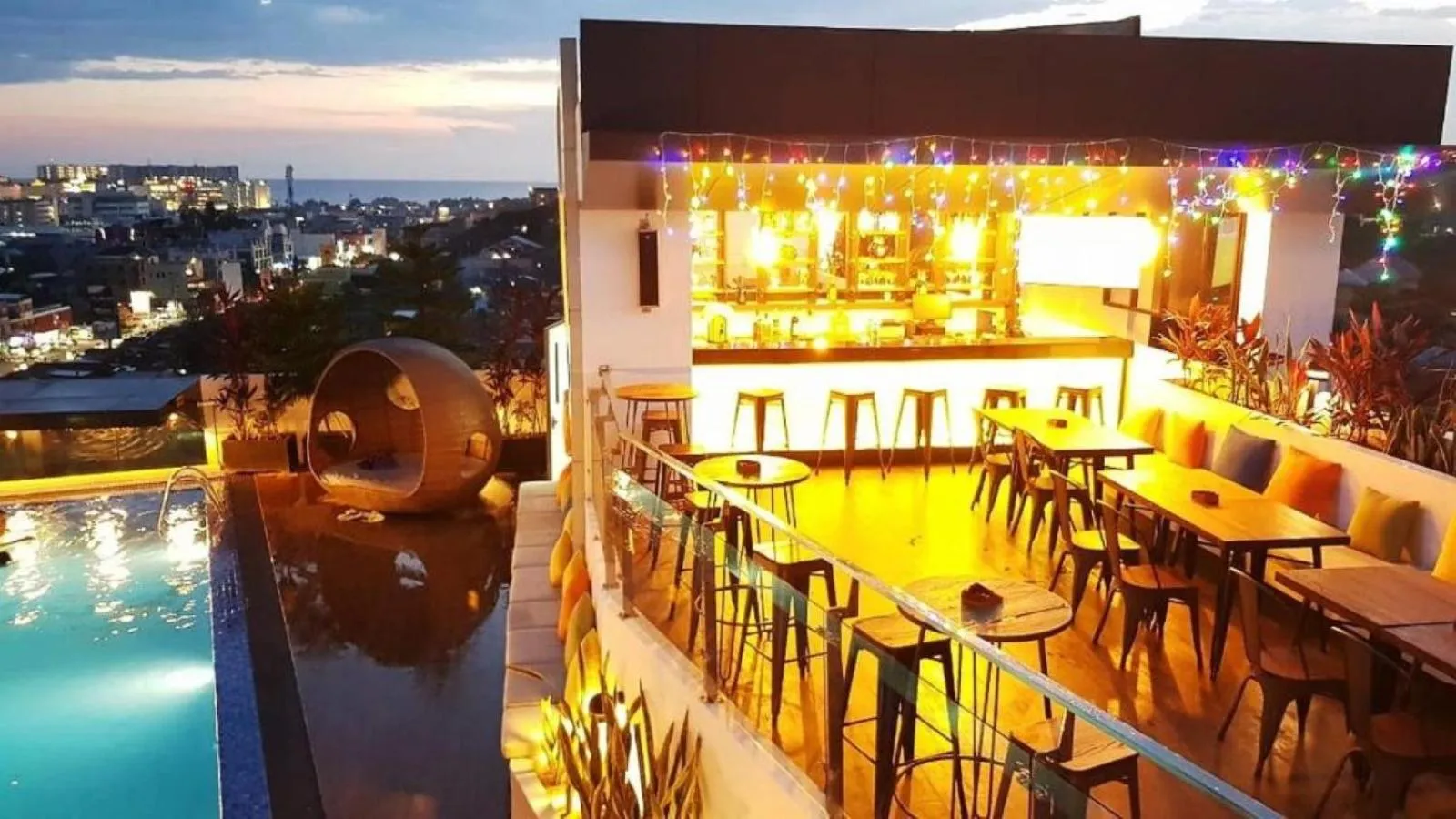 Swimming pool in MaxOneHotels @Balikpapan