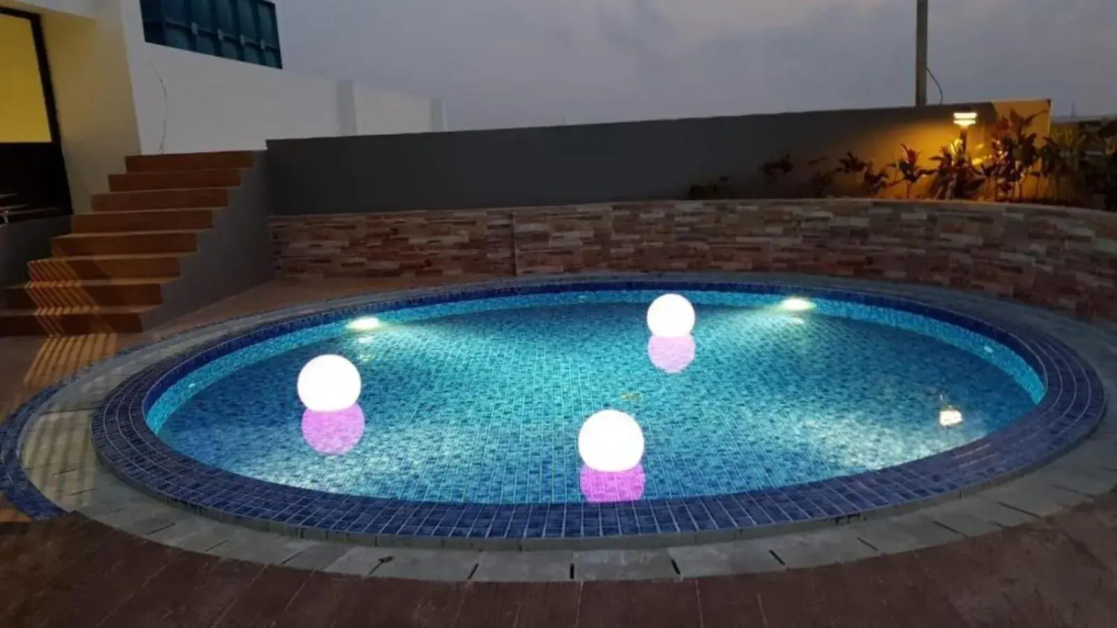 Swimming pool in MaxOneHotels @Balikpapan Swimming pool in MaxOneHotels @Balikpapan