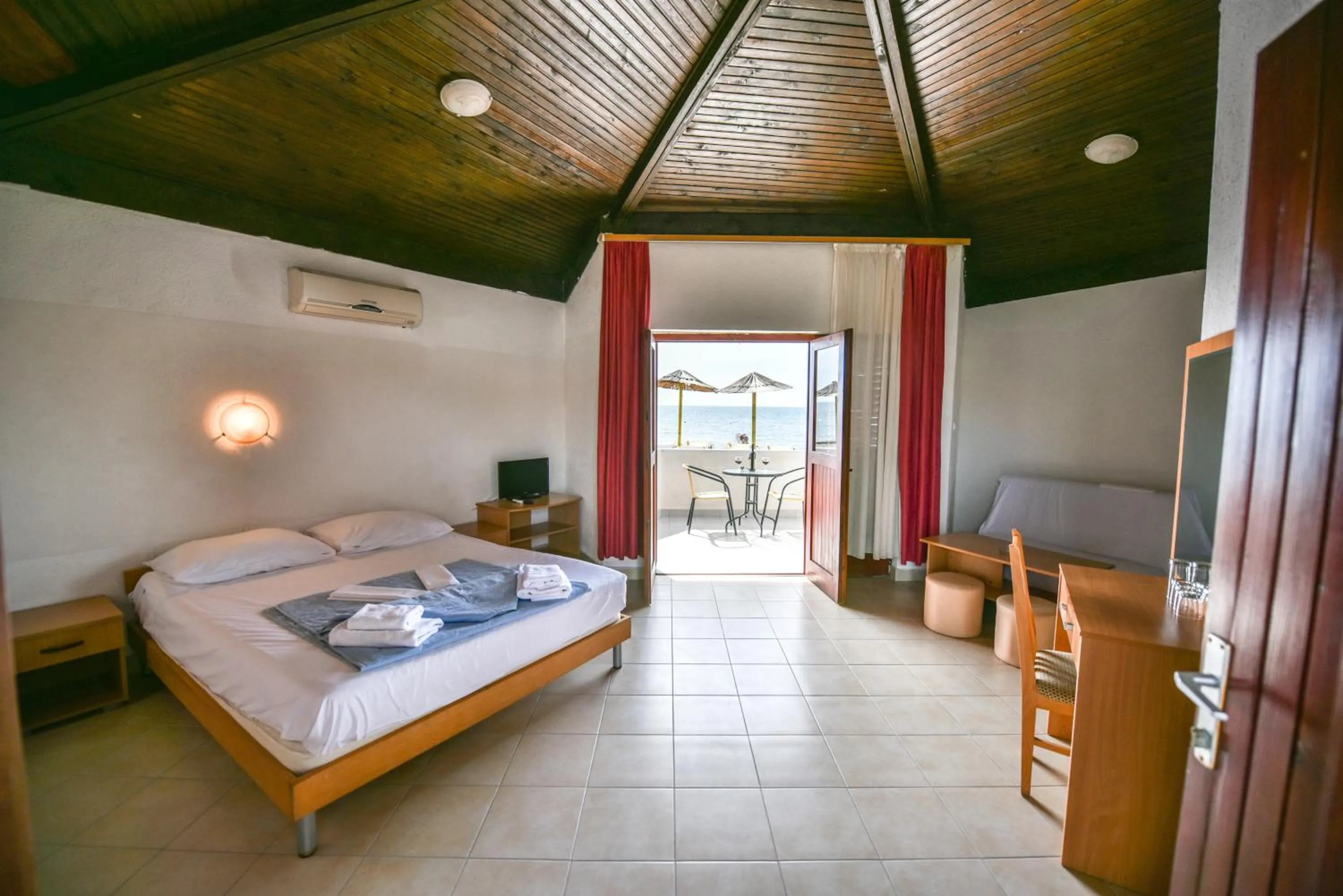 Photo of the whole room, Bed in FKK Ada Bojana