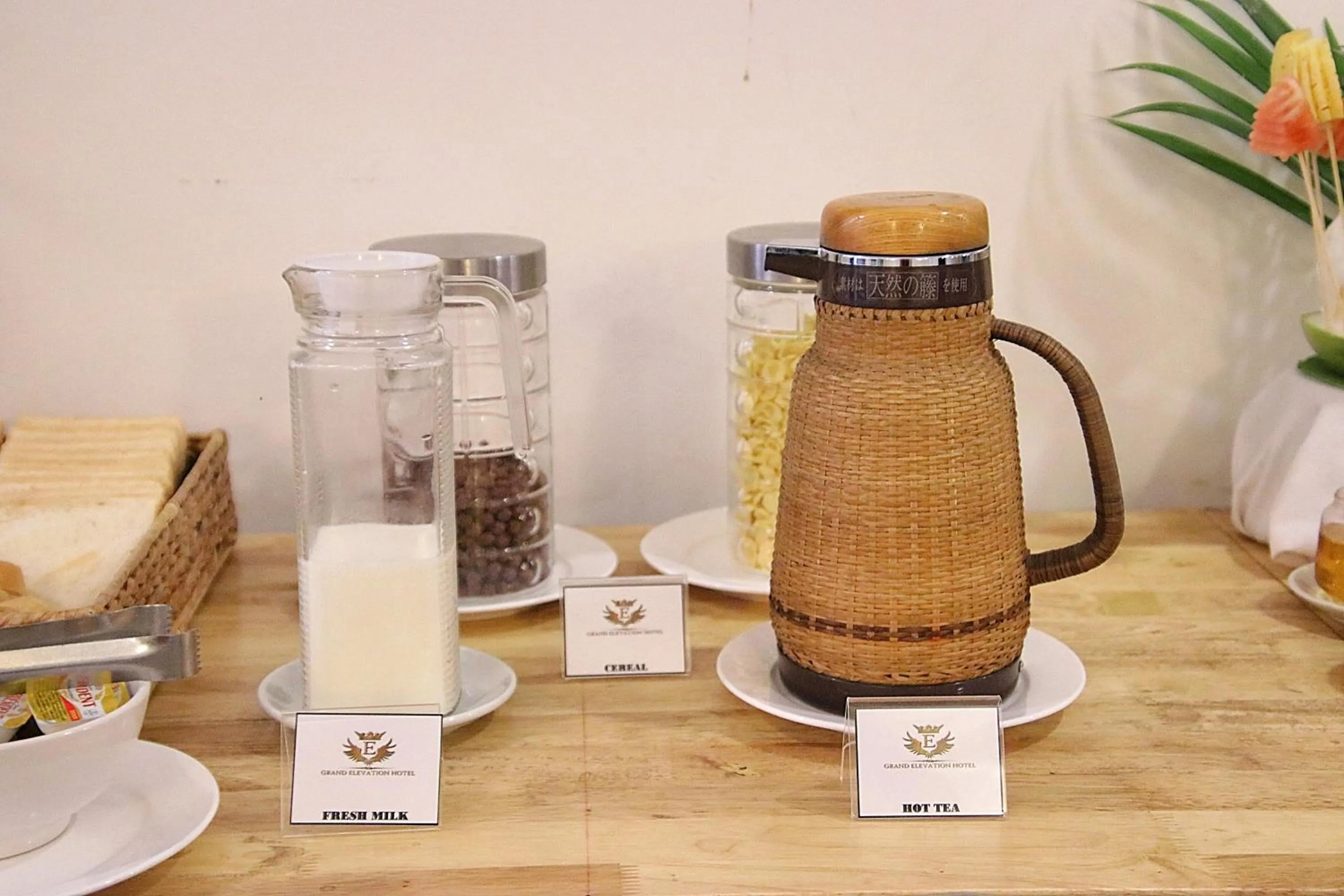 Coffee/tea facilities in Grand Elevation Hotel