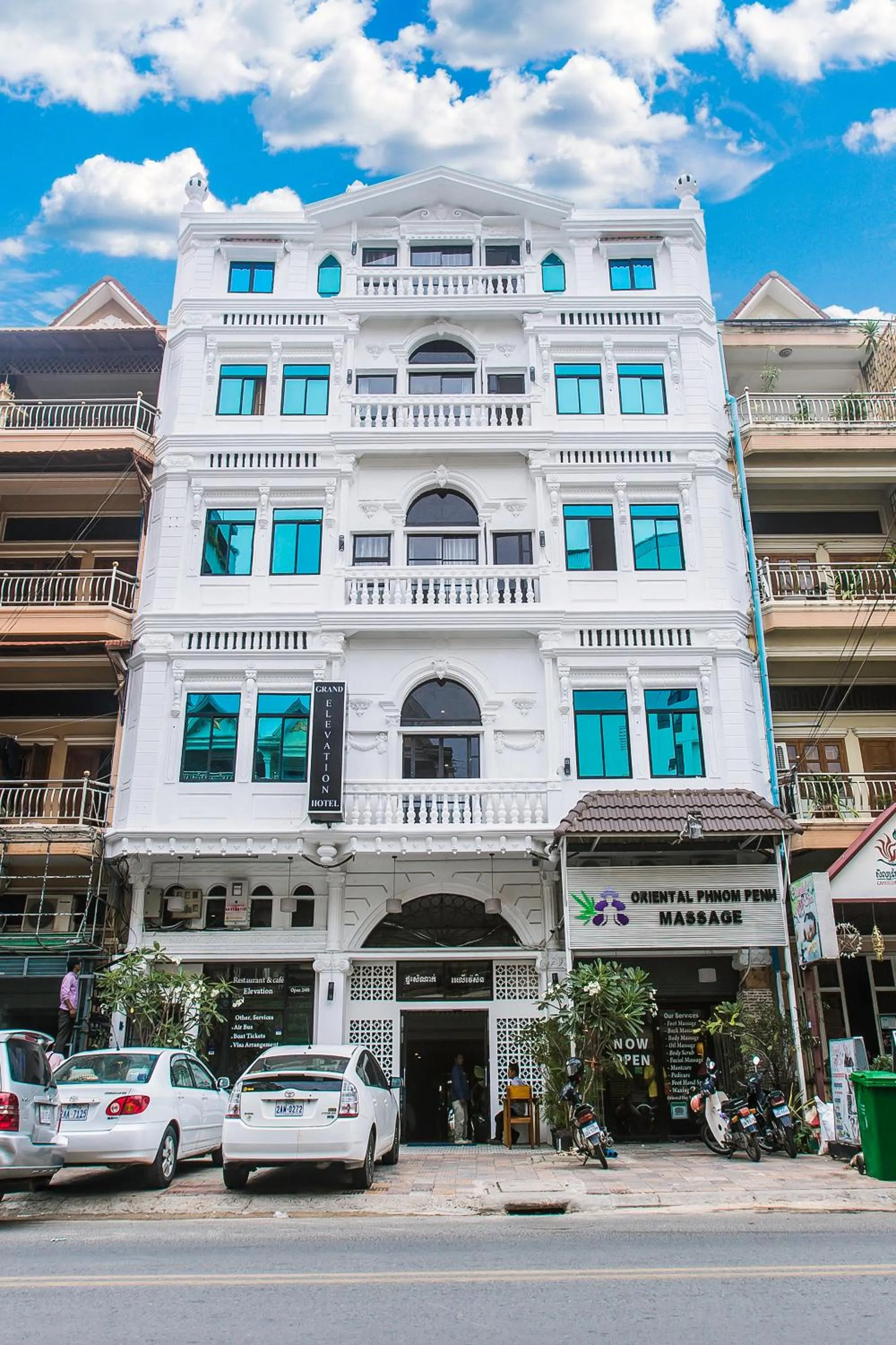 Location in Grand Elevation Hotel