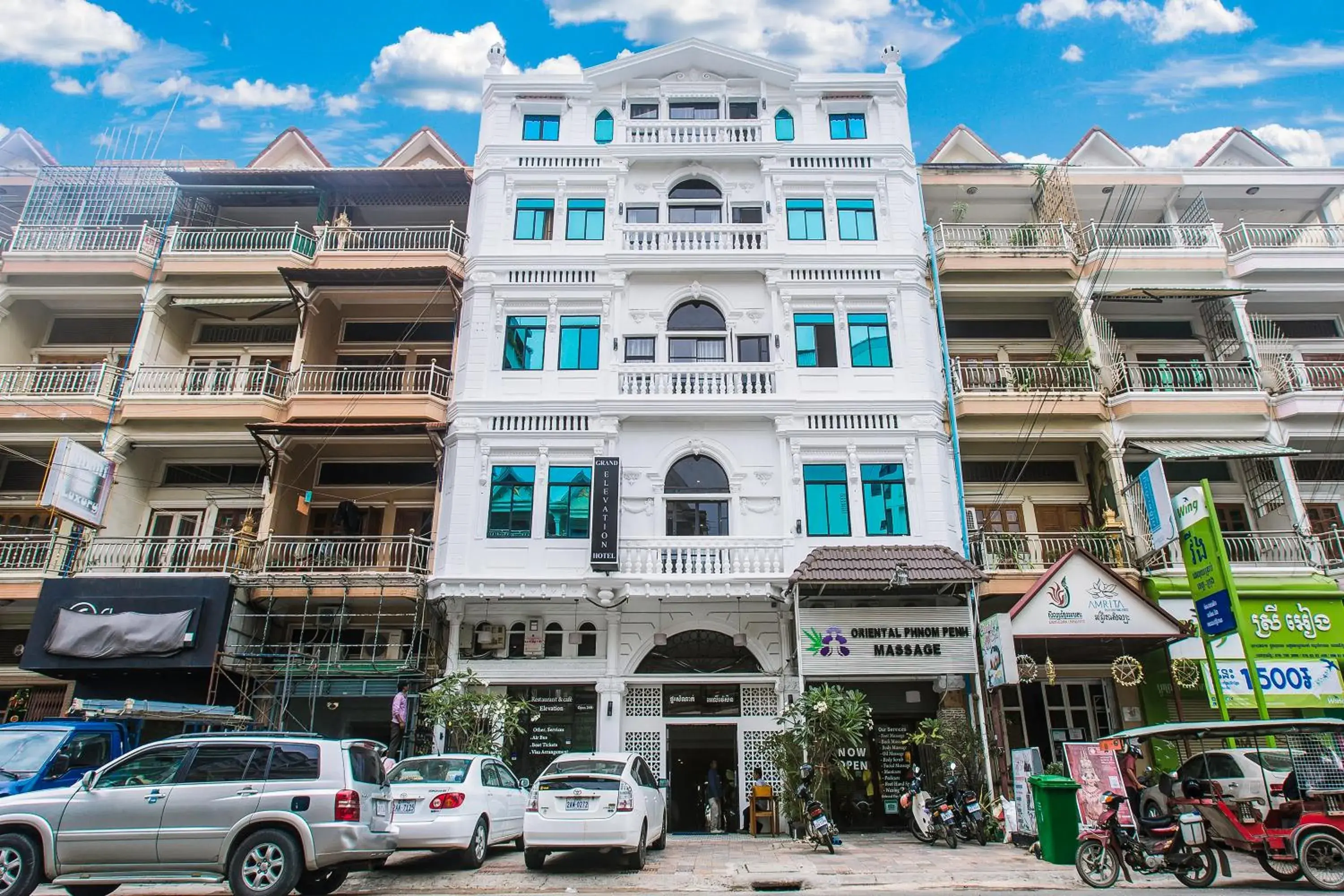 Property building in Grand Elevation Hotel Property building in Grand Elevation Hotel