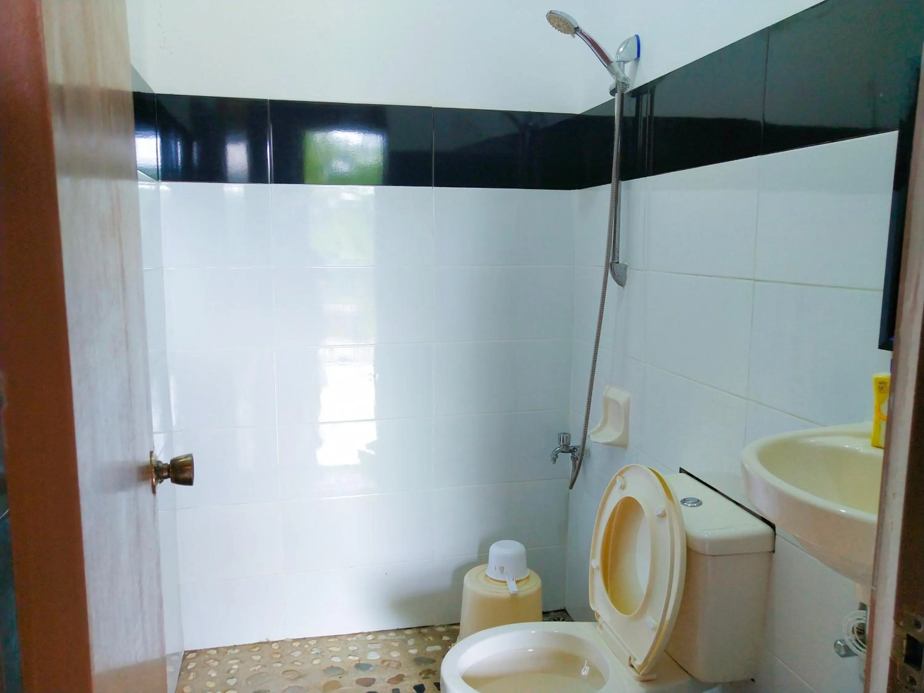 Shower in Victordelia Hilltop Hostel