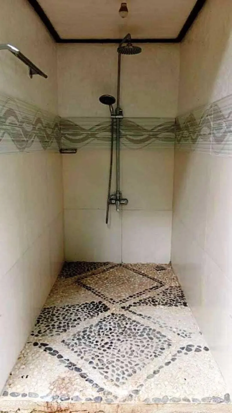 Shower in Victordelia Hilltop Hostel