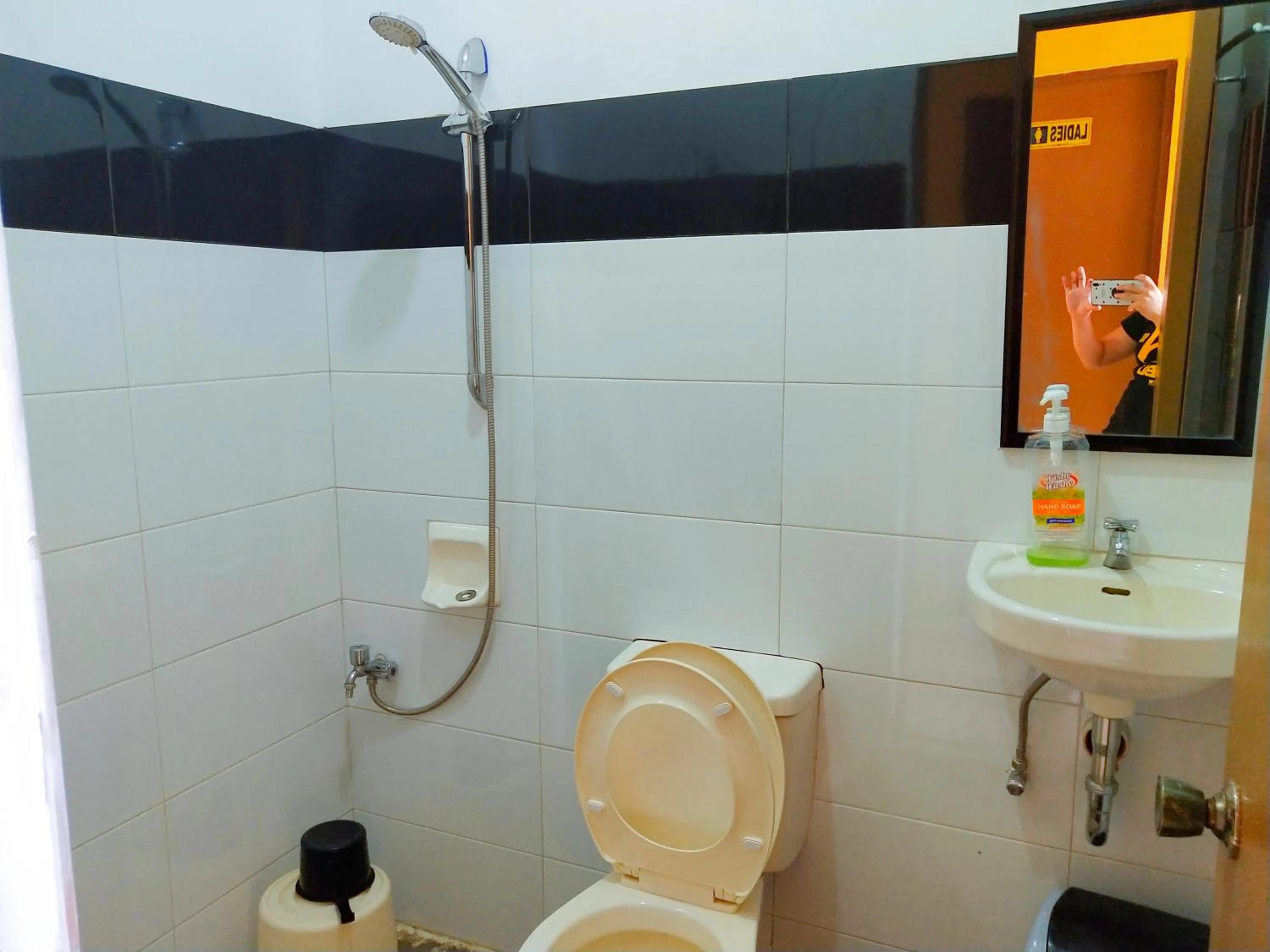 Shower in Victordelia Hilltop Hostel