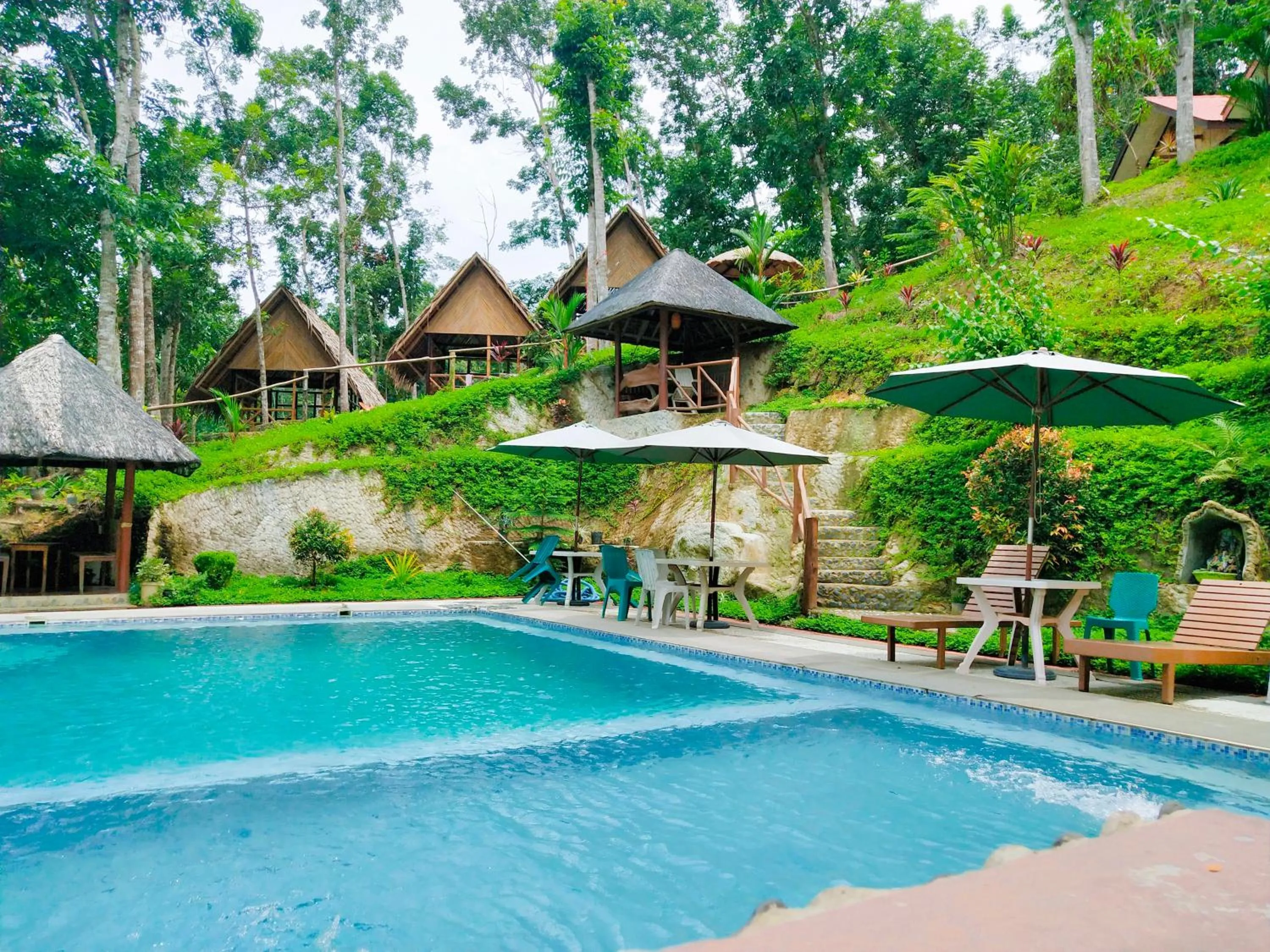 Property building in Victordelia Hilltop Hostel