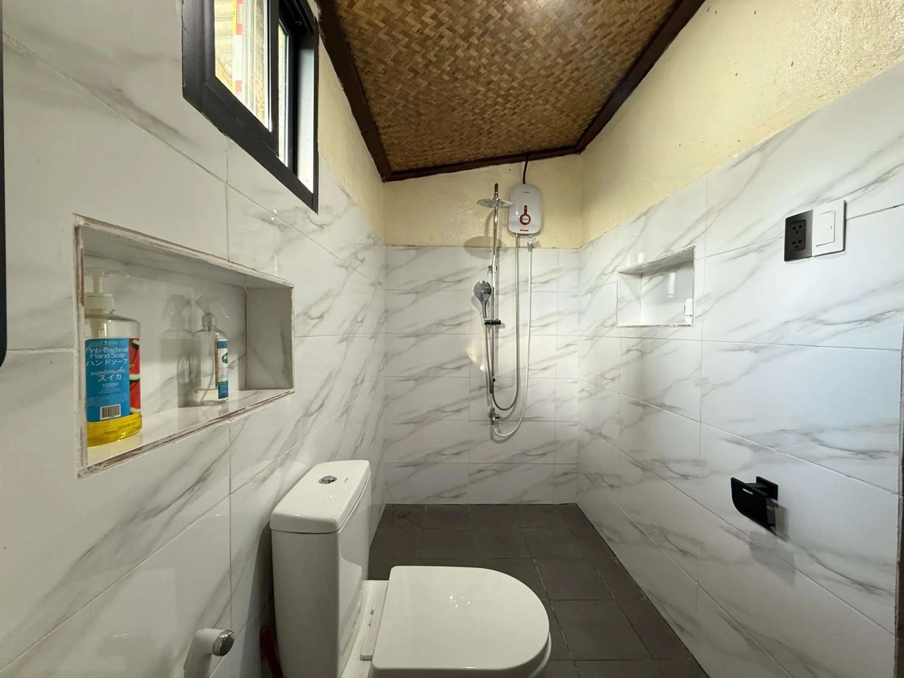 Victordelia Hilltop Hostel