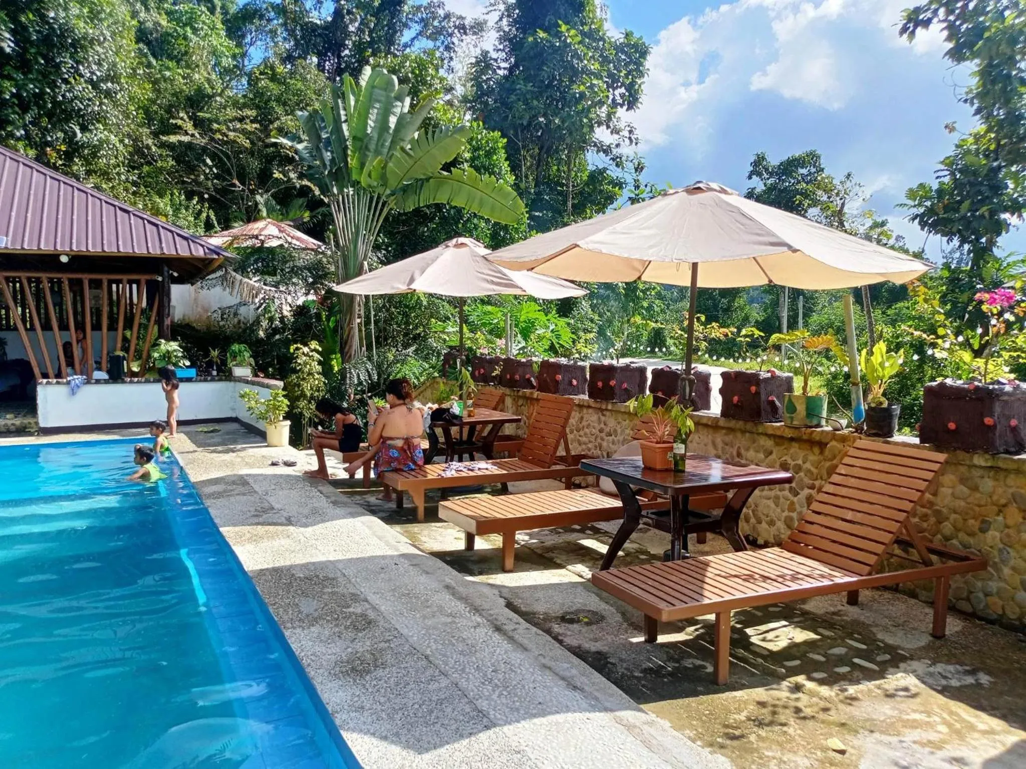 Swimming pool in Victordelia Hilltop Hostel
