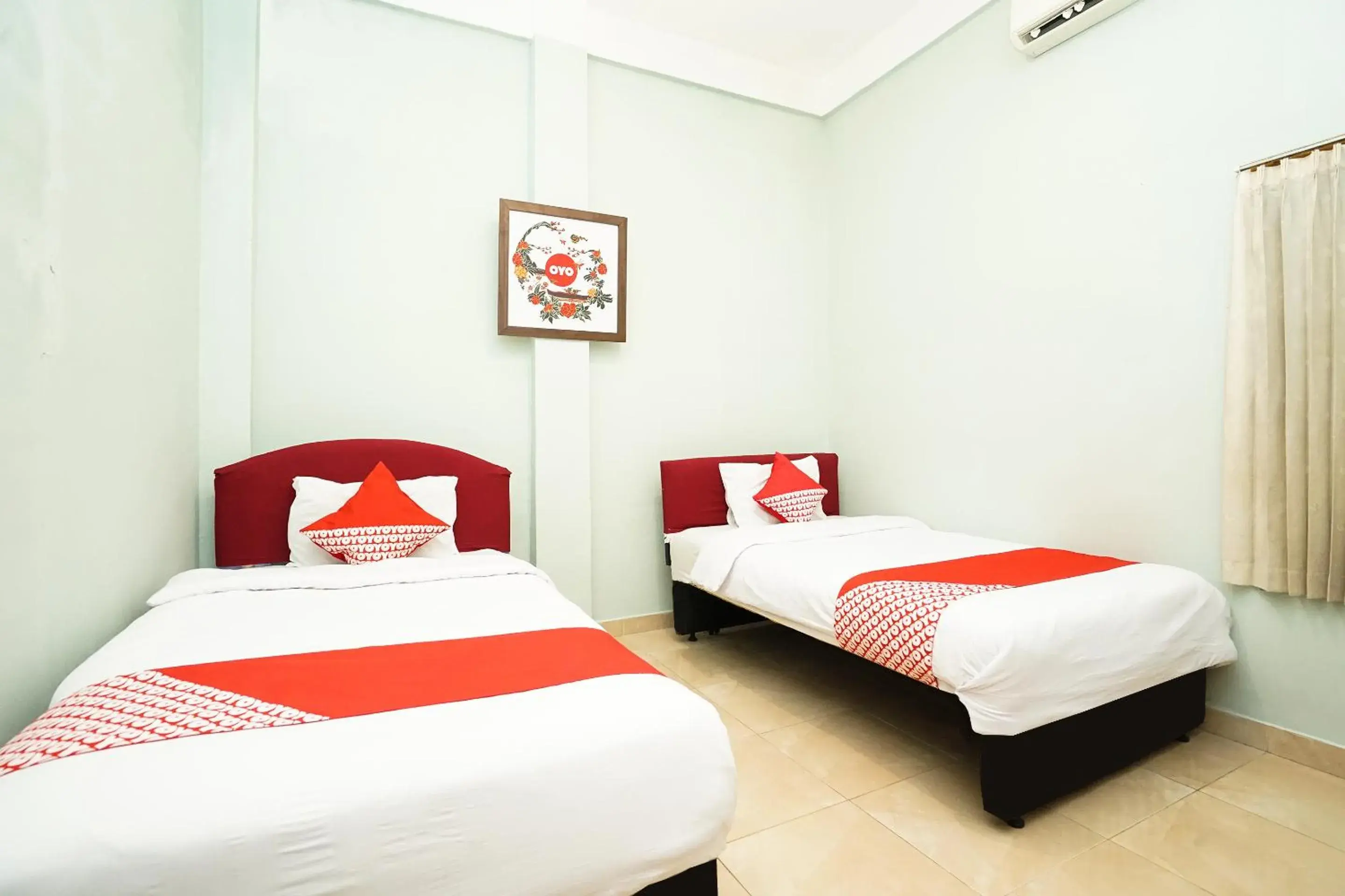 Standard Twin Room in Kartika Syariah Homestay by Stayku Standard Twin Room in Kartika Syariah Homestay by Stayku