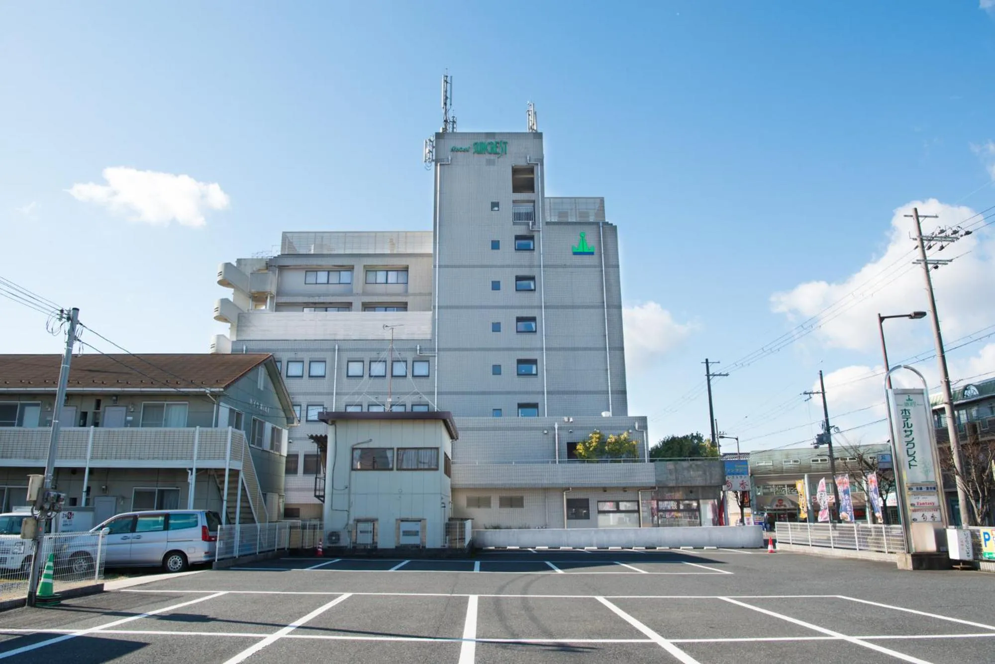 Property building in Hotel Suncrest