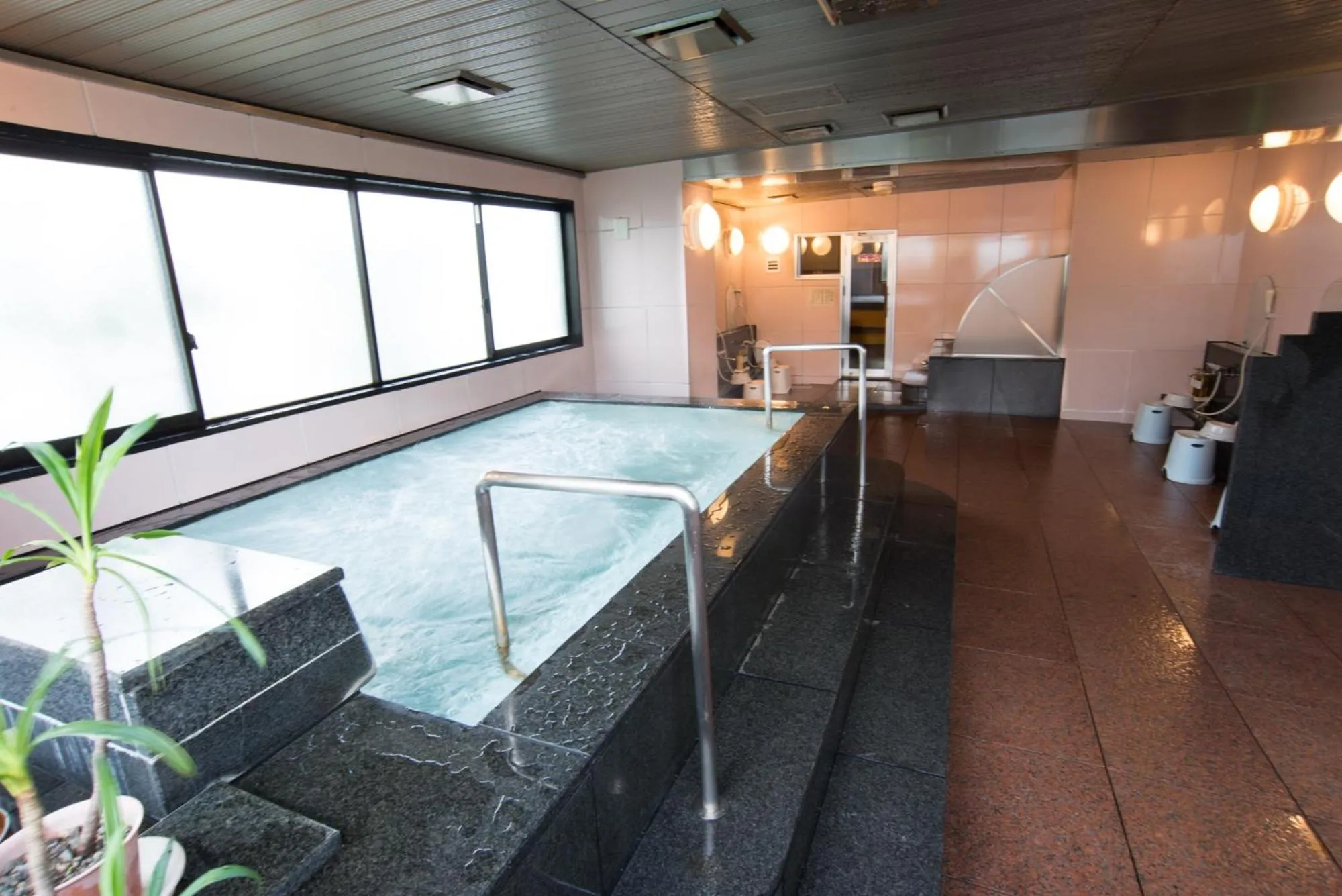 Spa and wellness centre/facilities in Hotel Suncrest