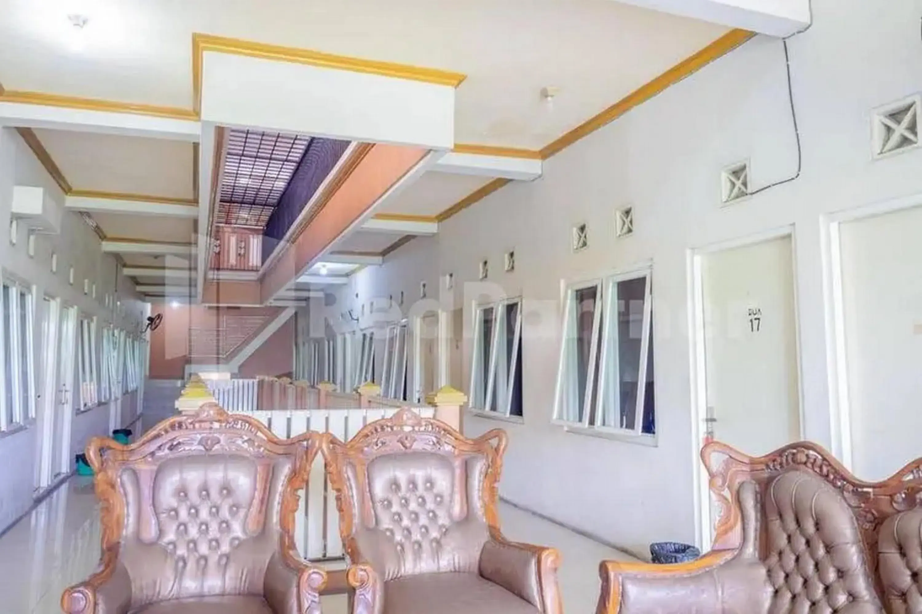 Seating area in Homestay Babussalam Rungkut Mitra RedDoorz Seating area in Homestay Babussalam Rungkut Mitra RedDoorz