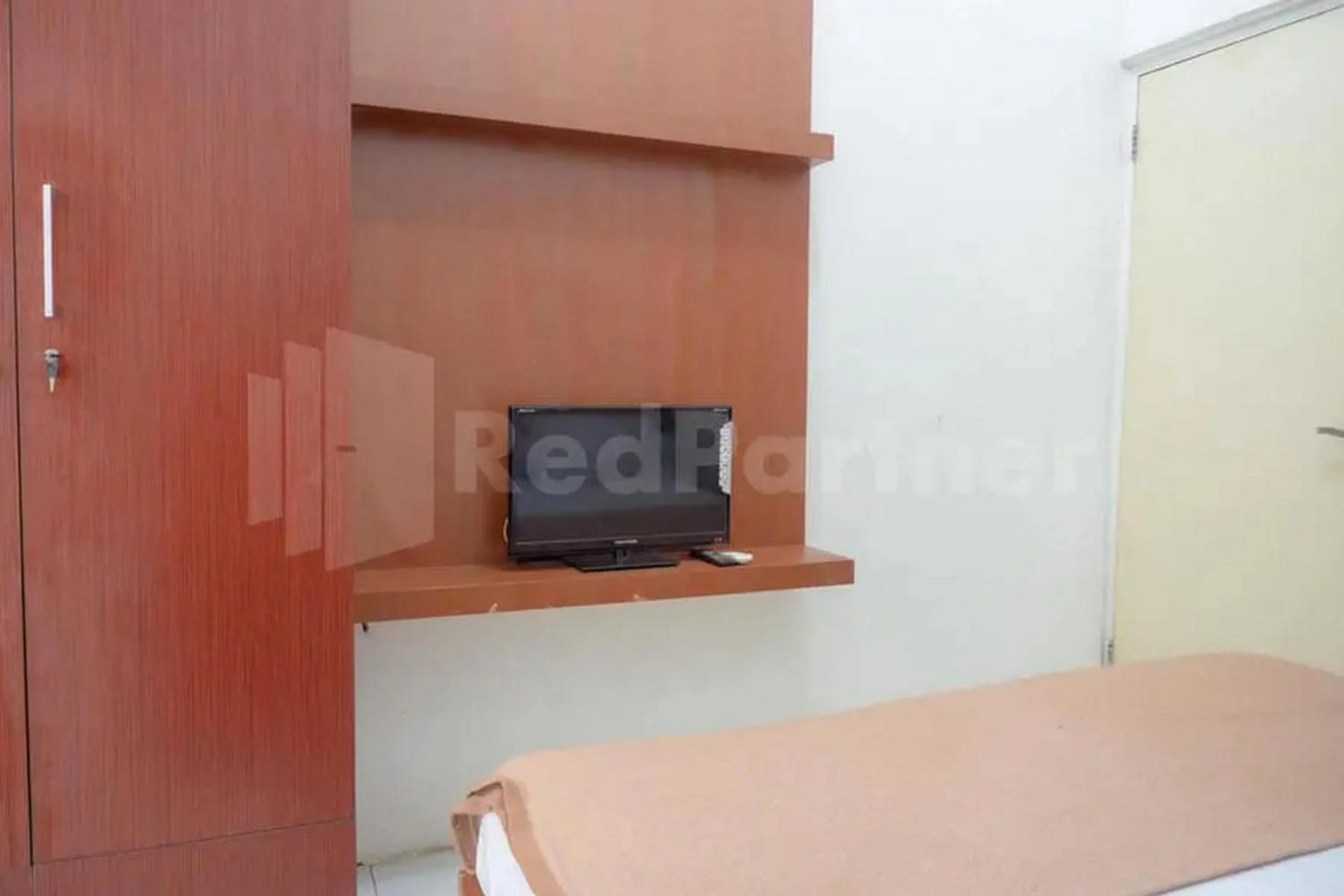 Bedroom, Bed in Homestay Babussalam Rungkut Mitra RedDoorz