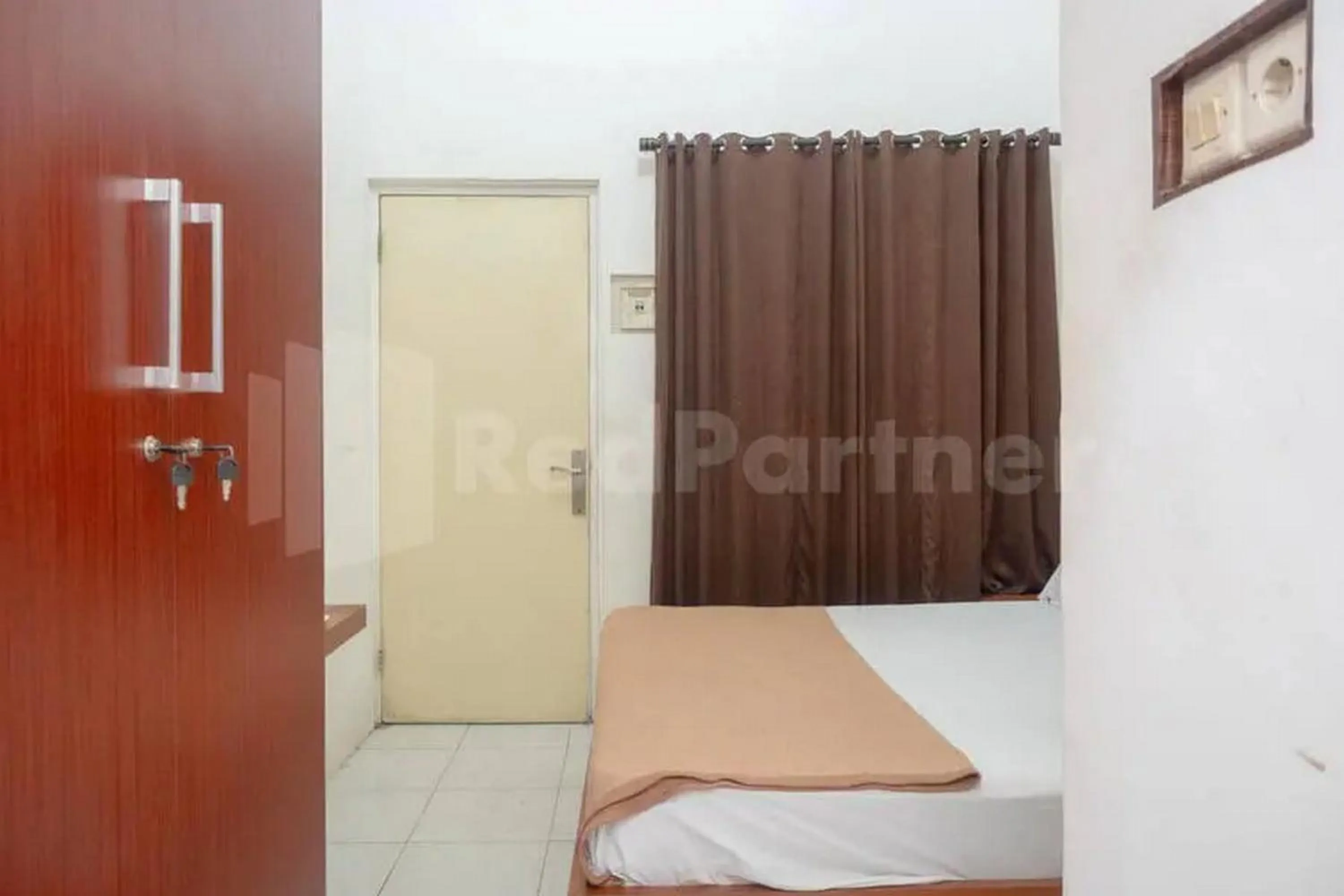 Bedroom, Bed in Homestay Babussalam Rungkut Mitra RedDoorz