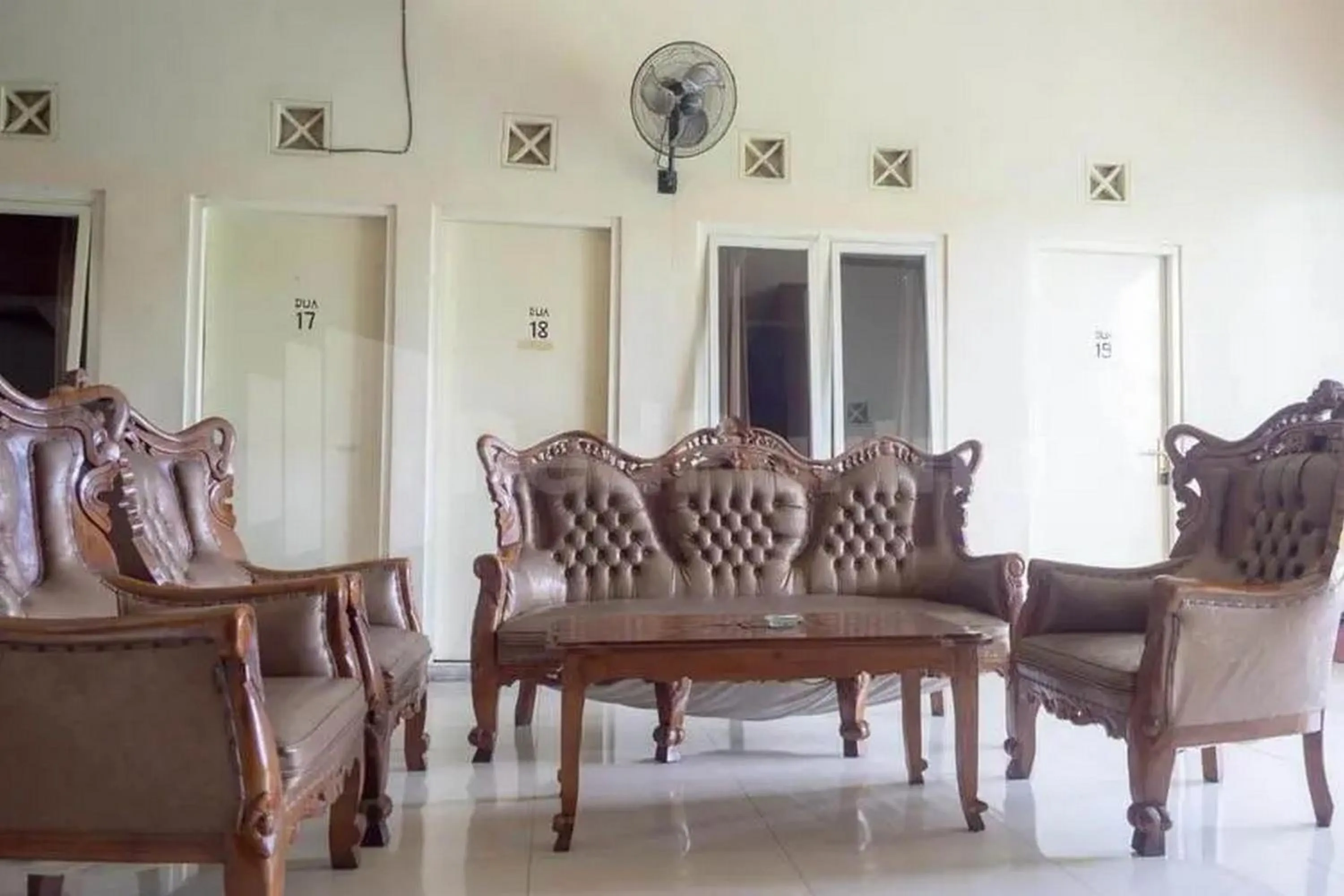 Living room in Homestay Babussalam Rungkut Mitra RedDoorz