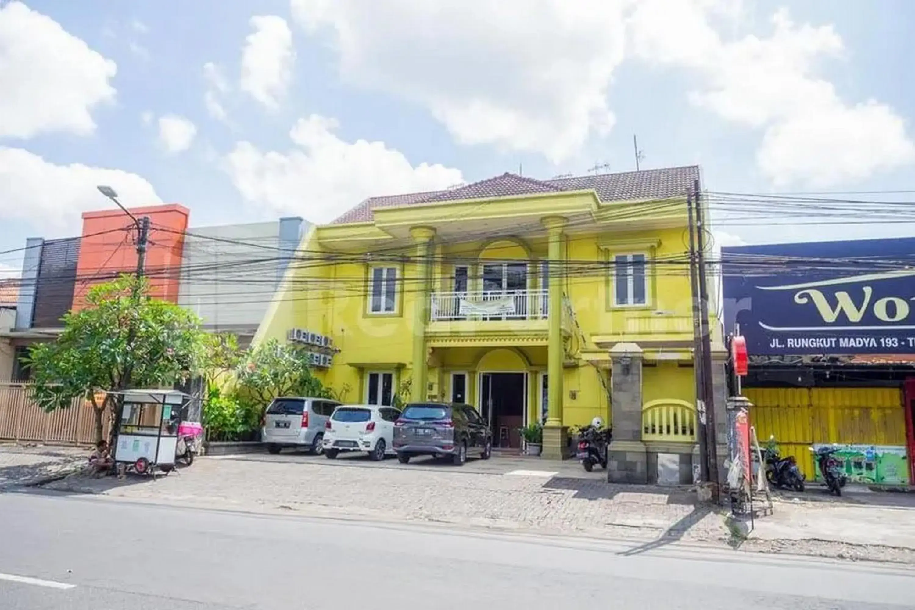 Property building in Homestay Babussalam Rungkut Mitra RedDoorz Property building in Homestay Babussalam Rungkut Mitra RedDoorz