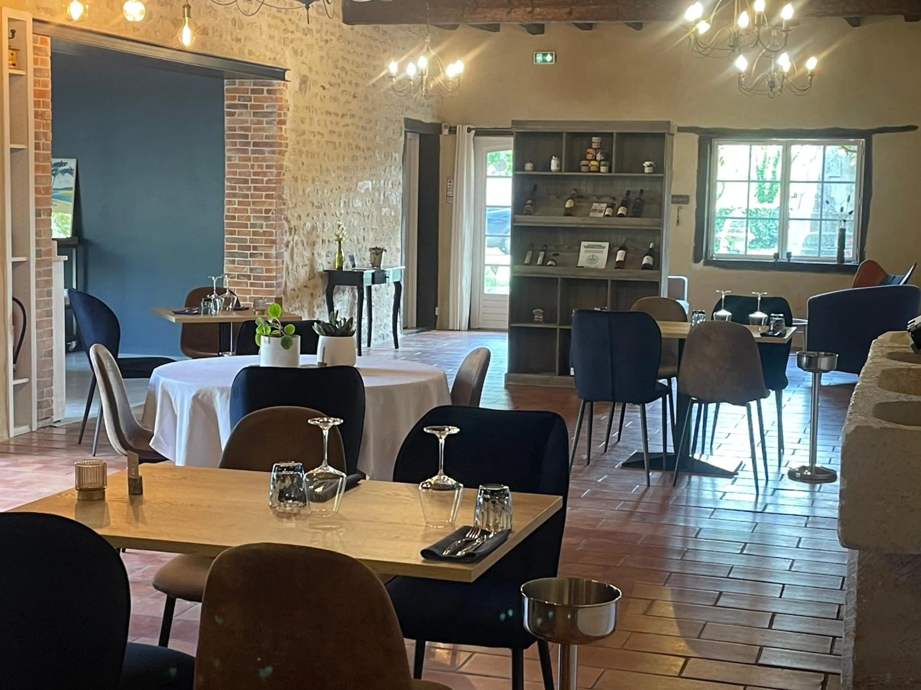 Restaurant/places to eat in Clos de la Court d'Aron