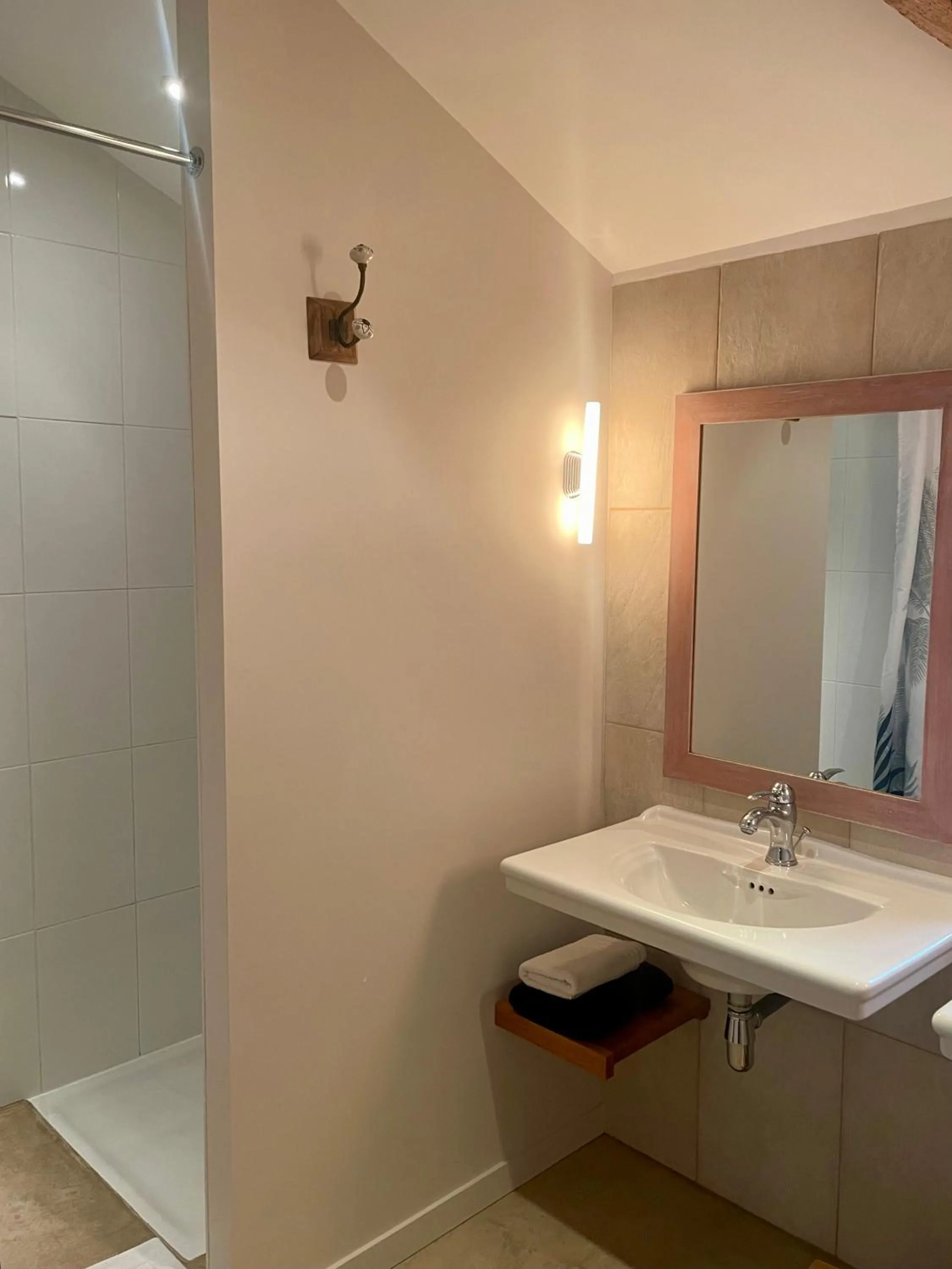 Shower in Clos de la Court d'Aron