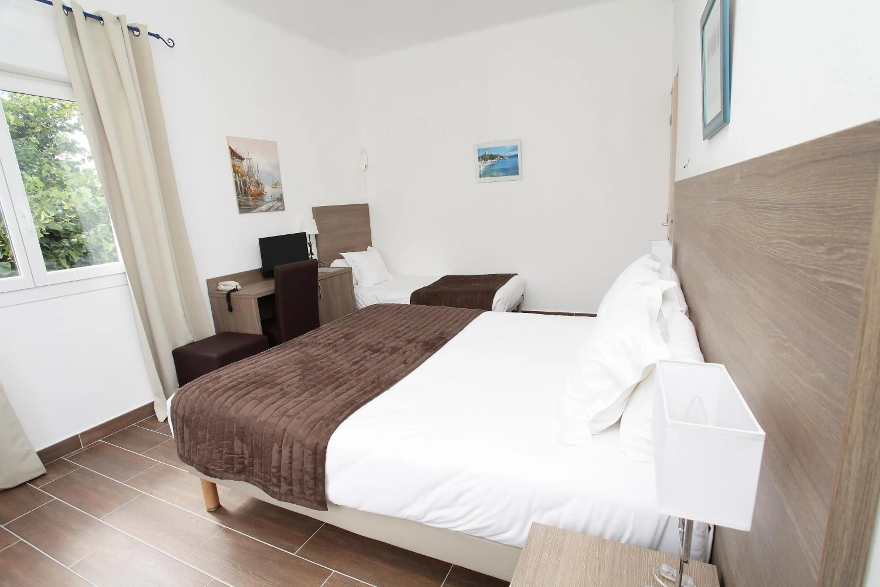 Photo of the whole room, Bed in Hôtel Des Nacres