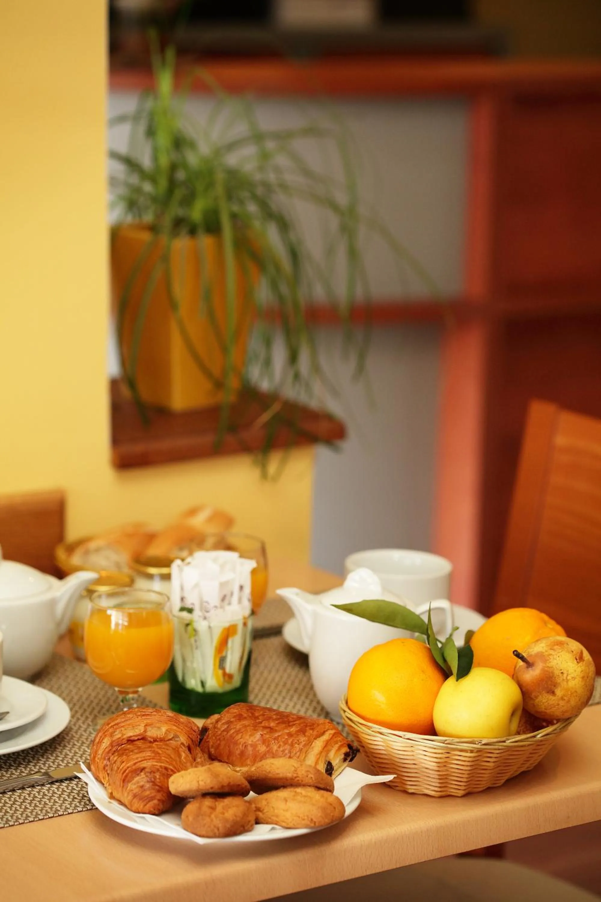 Food and drinks in Hôtel Des Nacres