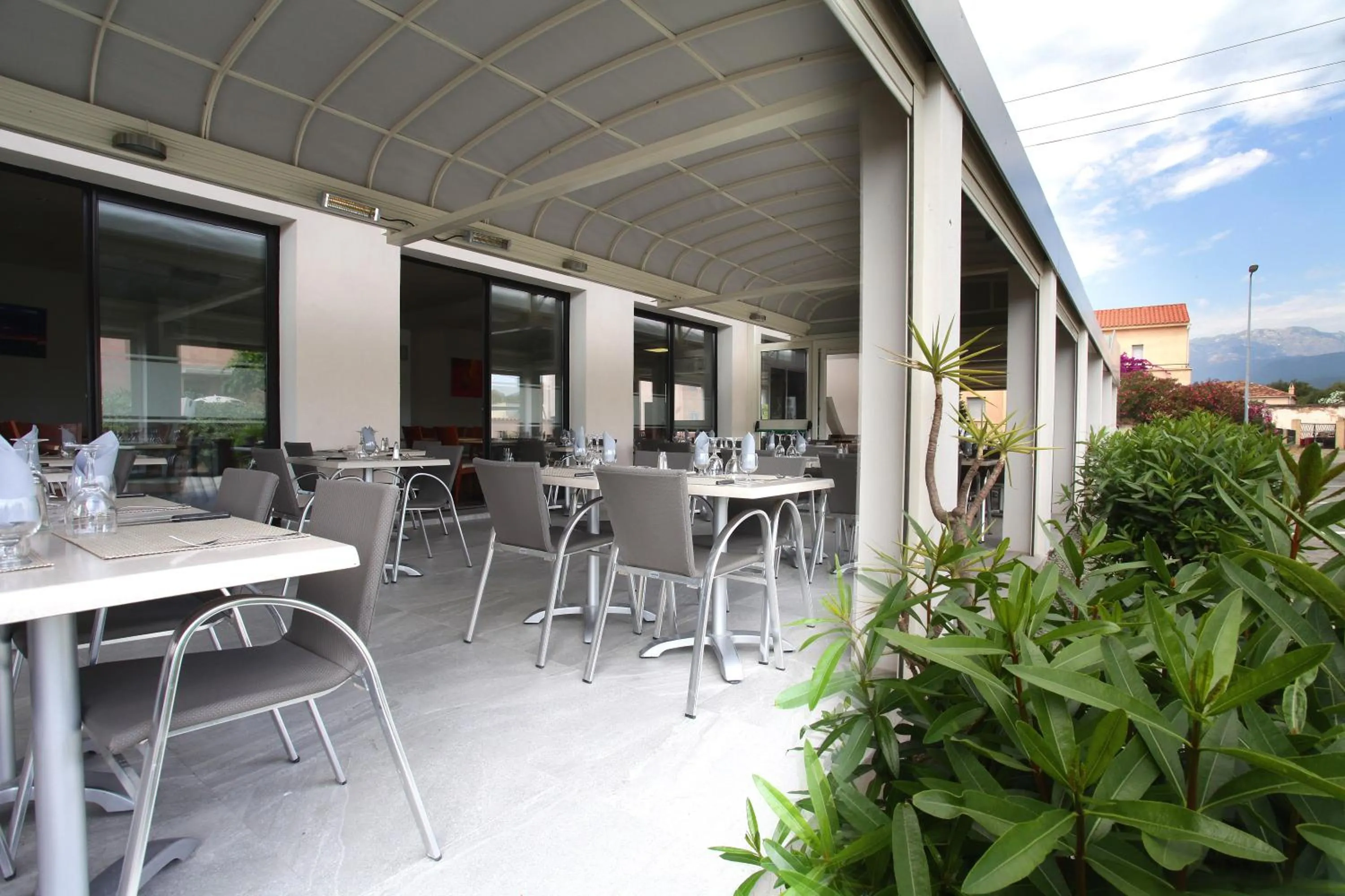 Patio in Hôtel Des Nacres