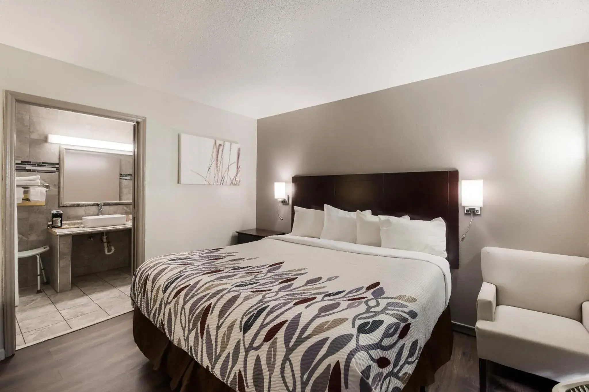 Deluxe King Room Disability Access Non-Smoking in Red Roof Inn Lenoir Deluxe King Room Disability Access Non-Smoking in Red Roof Inn Lenoir