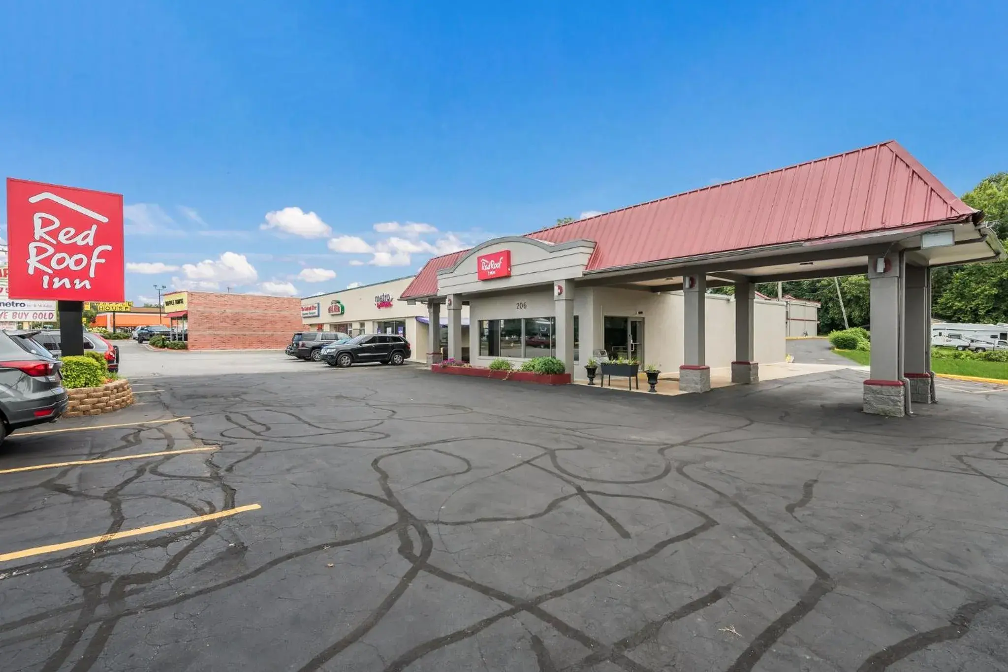 Property building in Red Roof Inn Lenoir Property building in Red Roof Inn Lenoir
