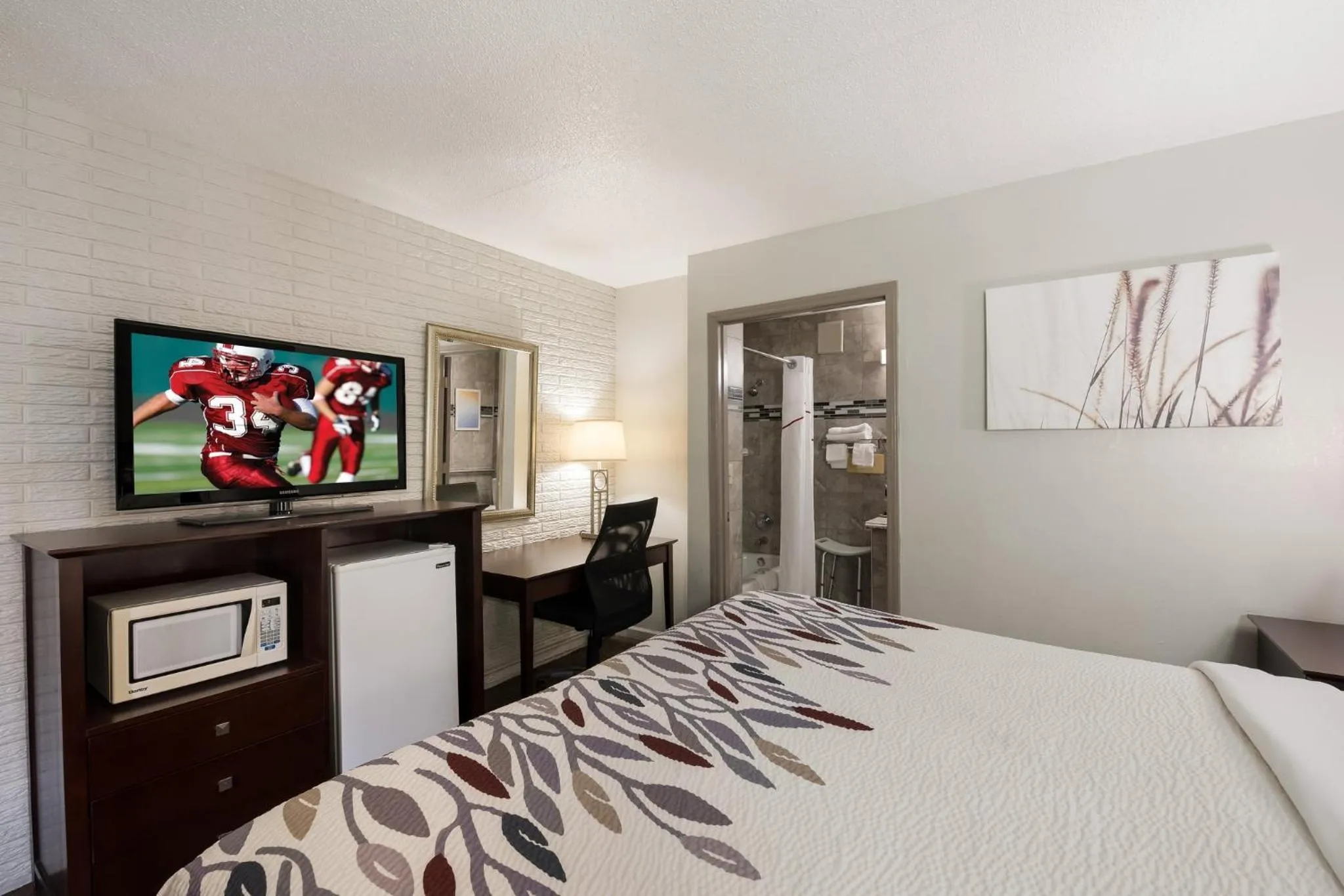 Photo of the whole room, Bed in Red Roof Inn Lenoir