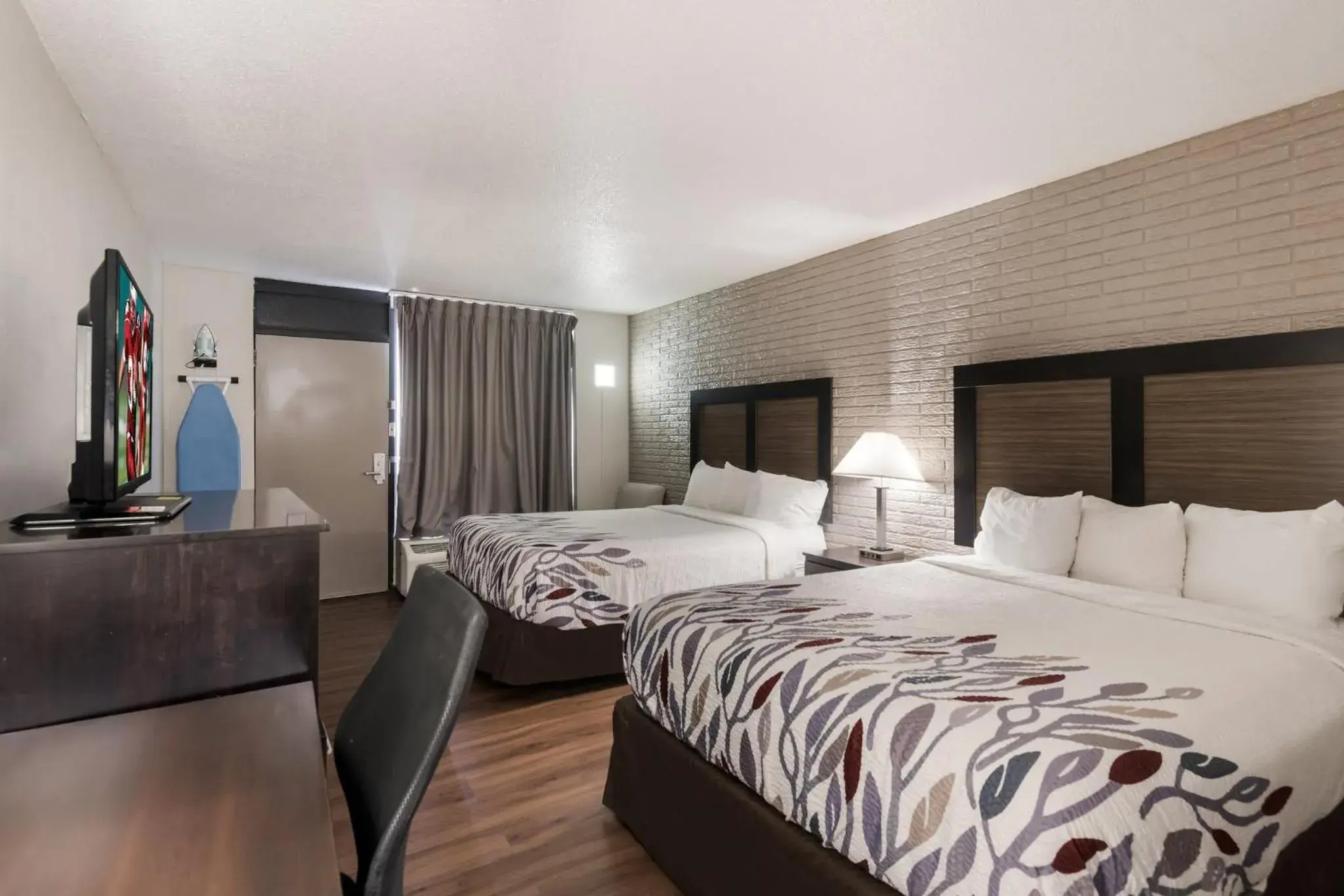 Photo of the whole room, Bed in Red Roof Inn Lenoir Photo of the whole room, Bed in Red Roof Inn Lenoir