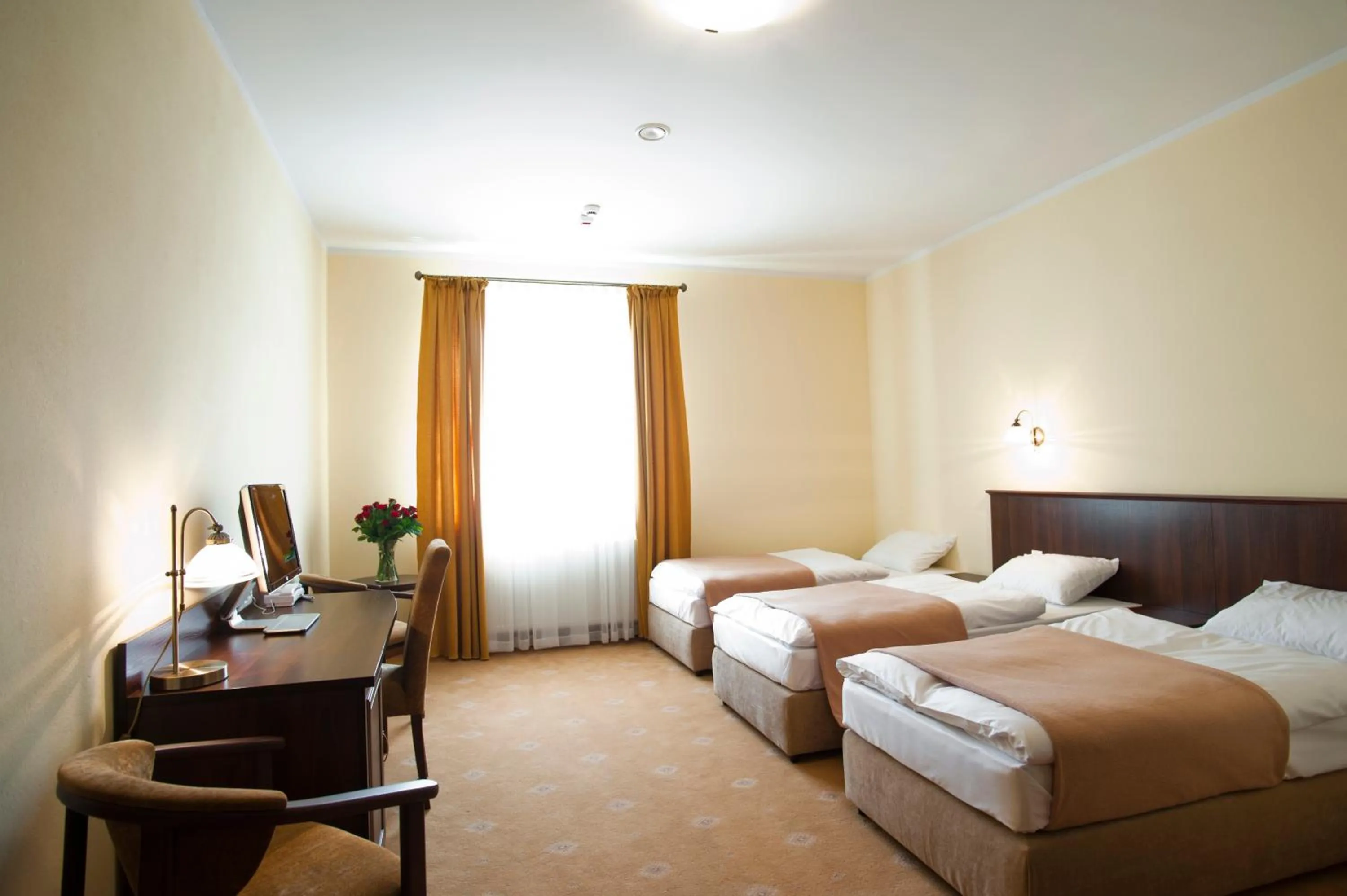 Photo of the whole room, Bed in Kamienica Szefferów 1848 r.