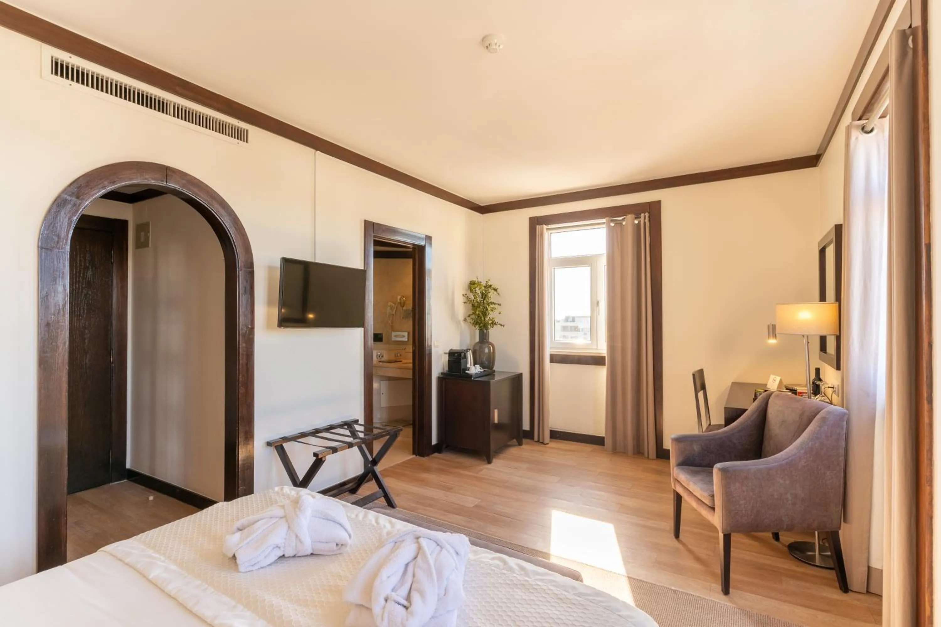 TV and multimedia, Bed in Hotel Inglaterra - Charme & Boutique