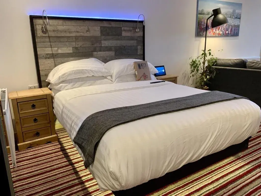 Bedroom, Bed in The Waterfront Lodges Bedroom, Bed in The Waterfront Lodges